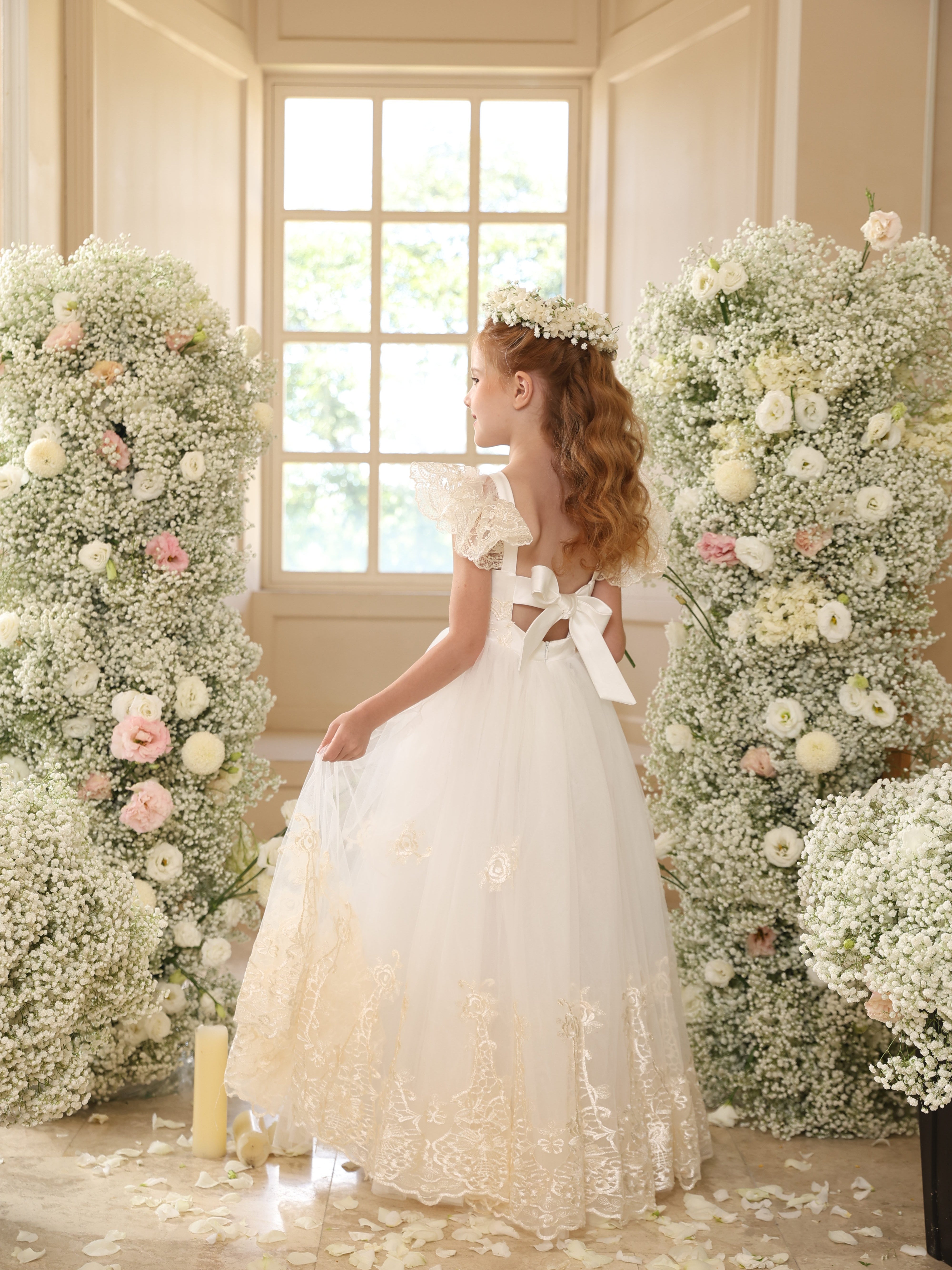 Sleeveless Floor-Length Tulle Ball-Gown with Square Neckline and Lace Flowers for Flower Girls