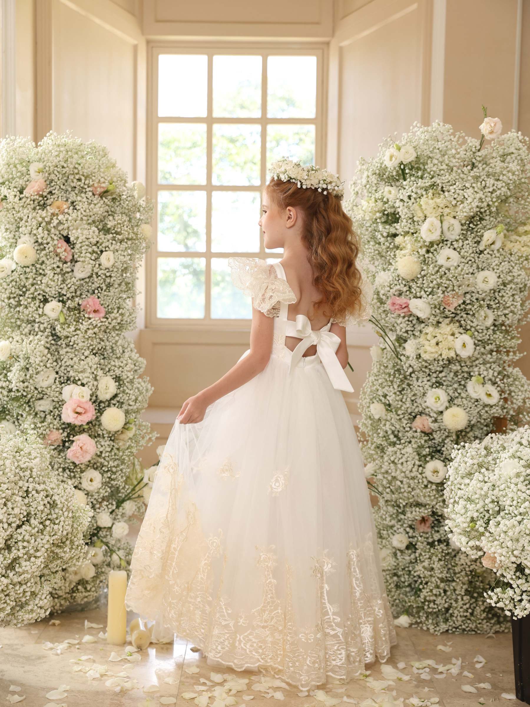 Sleeveless Floor-Length Tulle Ball-Gown with Square Neckline and Lace Flowers for Flower Girls