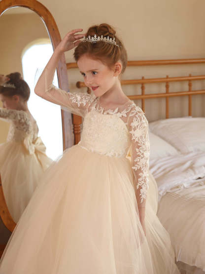 Floor-Length Tulle Ball-Gown Flower Girl Dresses With Scoop Neck and Long Lace Sleeves