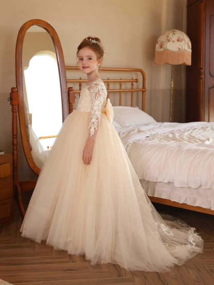 Floor-Length Tulle Ball-Gown Flower Girl Dresses With Scoop Neck and Long Lace Sleeves