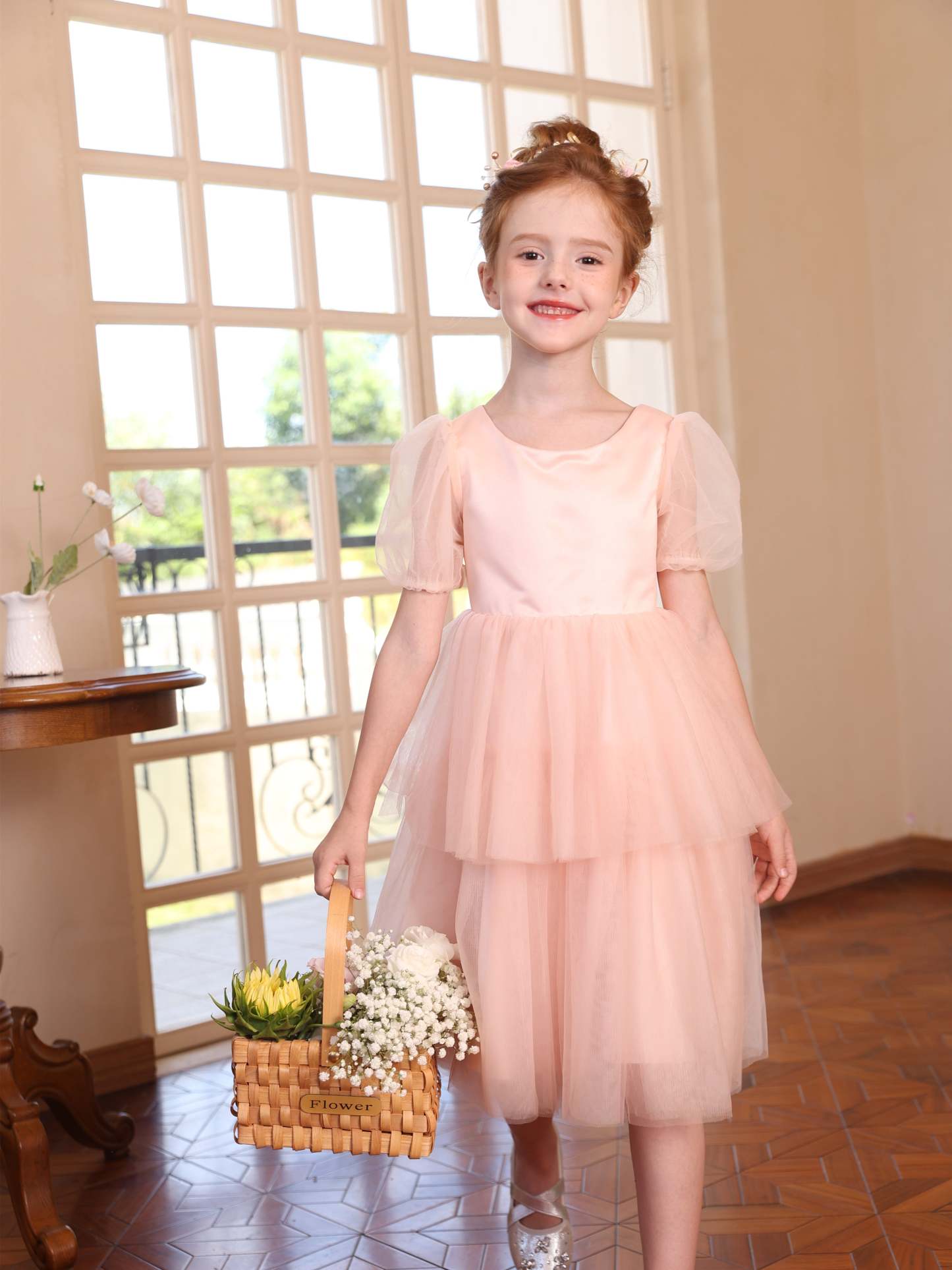 Knee-Length Scoop Neck Tulle Flower Girl Dress with Short Sleeves