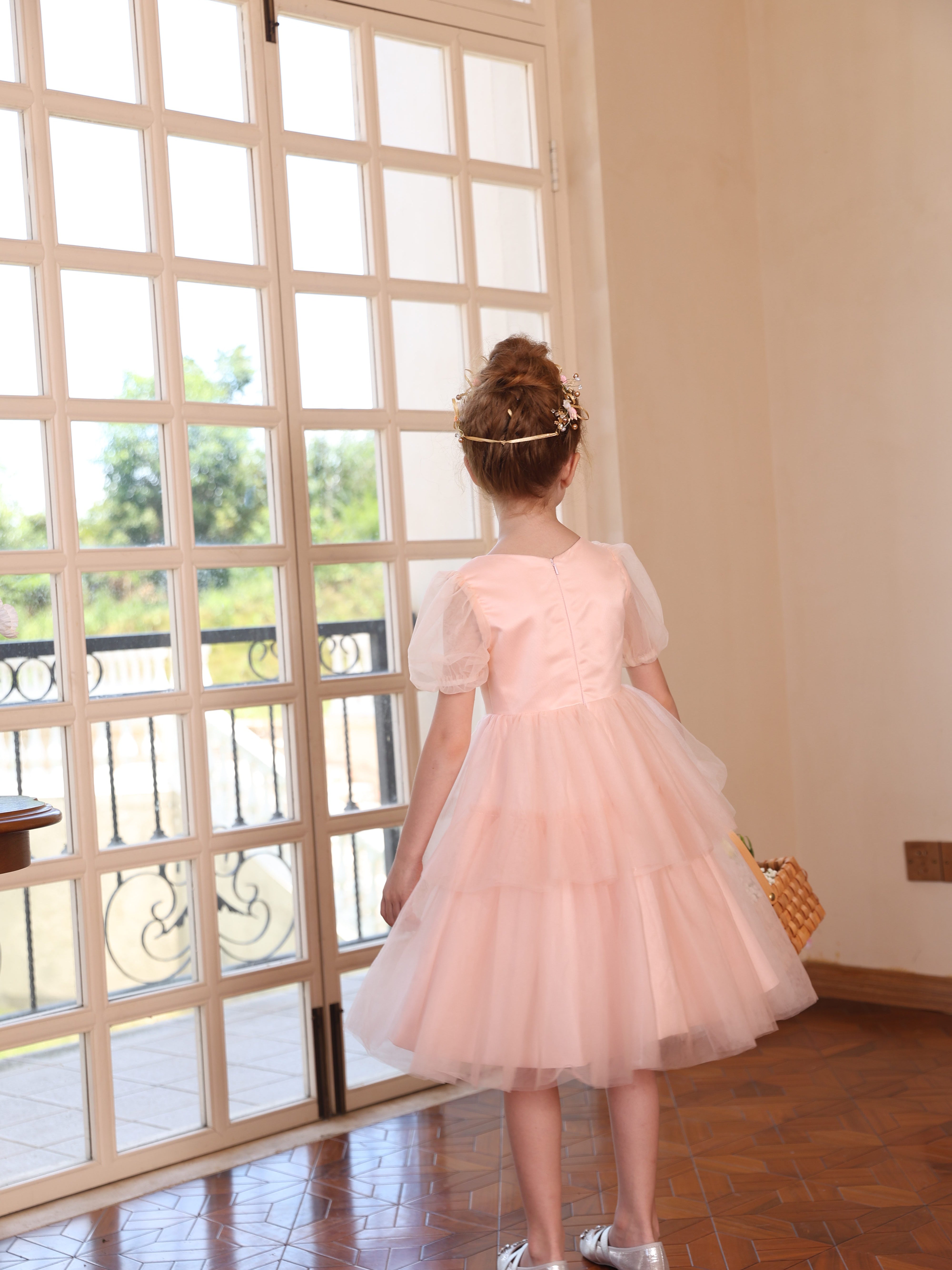Knee-Length Scoop Neck Tulle Flower Girl Dress with Short Sleeves