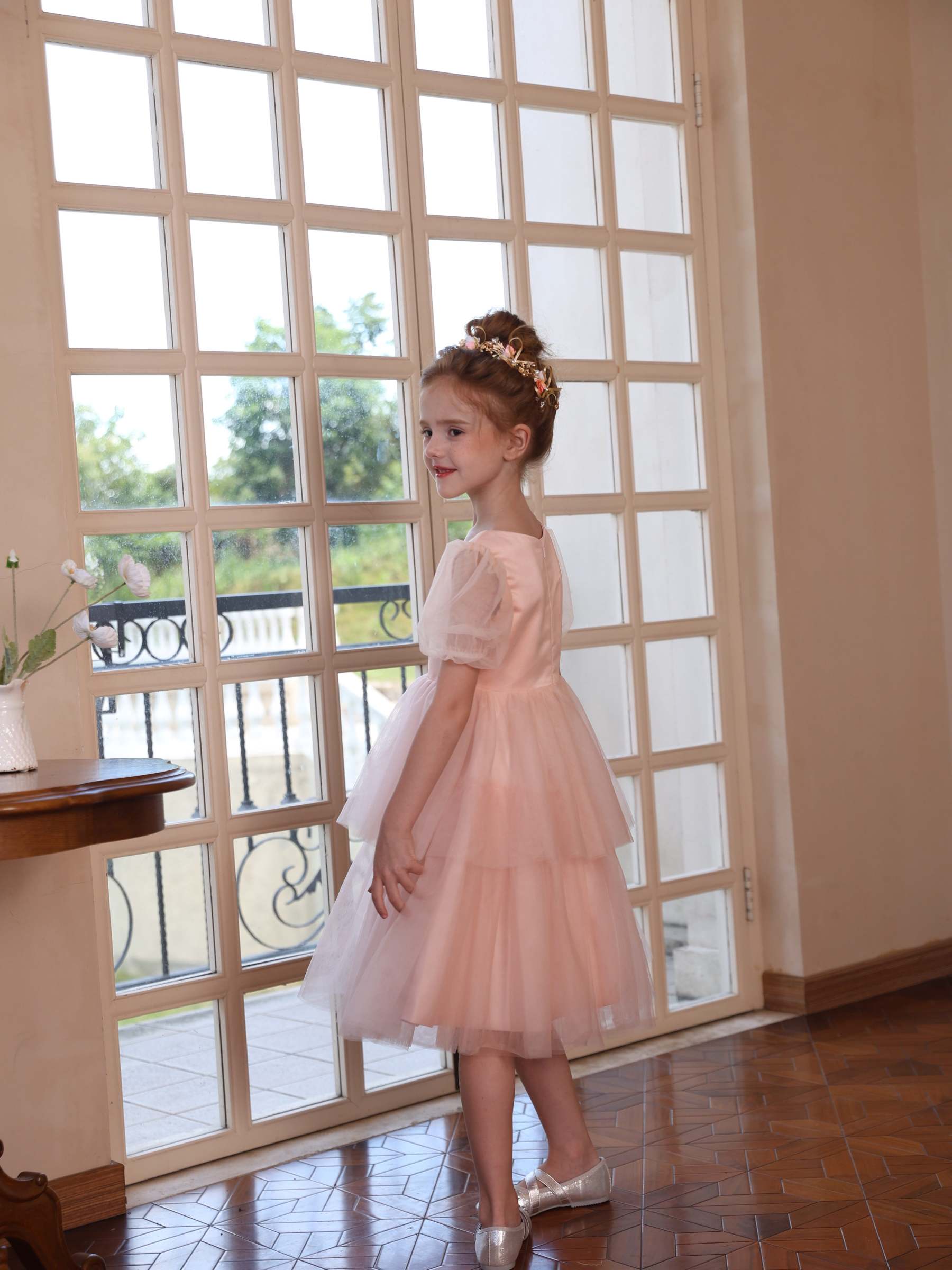 Knee-Length Scoop Neck Tulle Flower Girl Dress with Short Sleeves