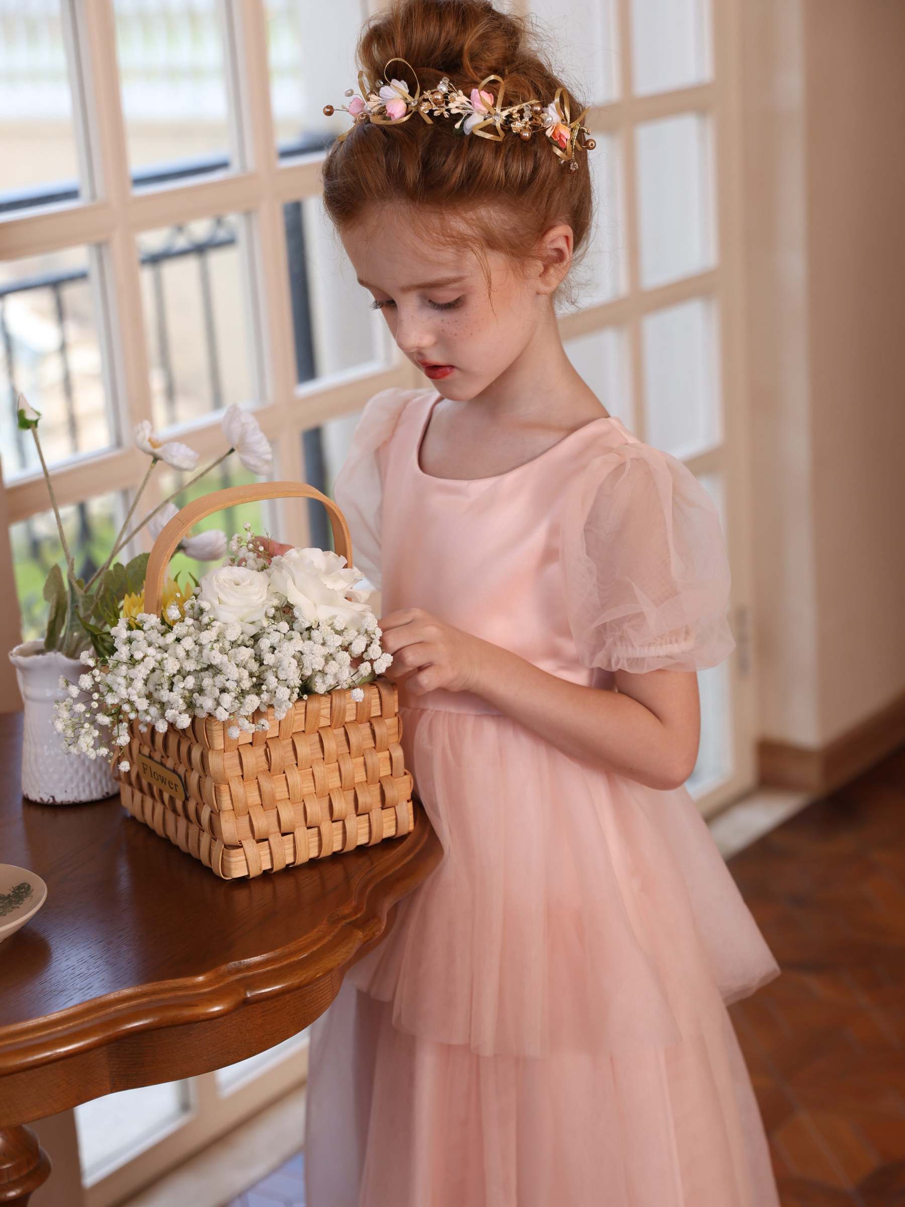 Knee-Length Scoop Neck Tulle Flower Girl Dress with Short Sleeves