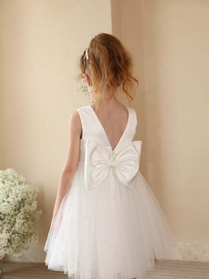 Short Sleeveless Scoop Ball-Gown Flower Girl Dresses Featuring a Bowknot