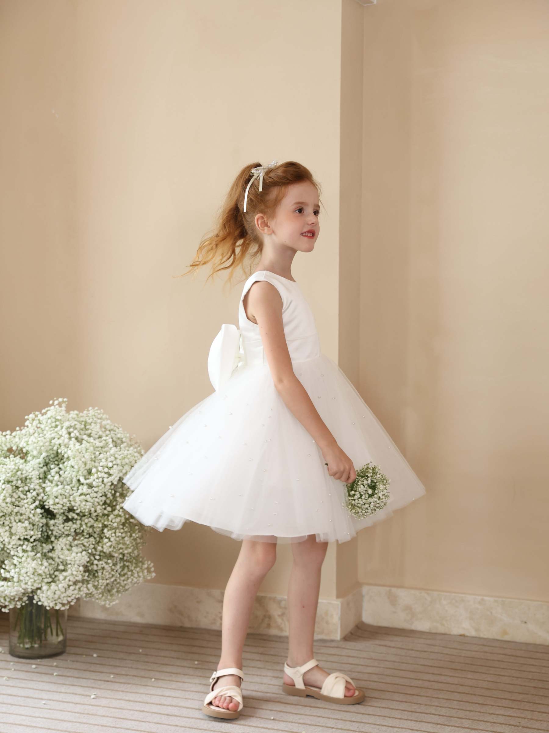 Short Sleeveless Scoop Ball-Gown Flower Girl Dresses Featuring a Bowknot