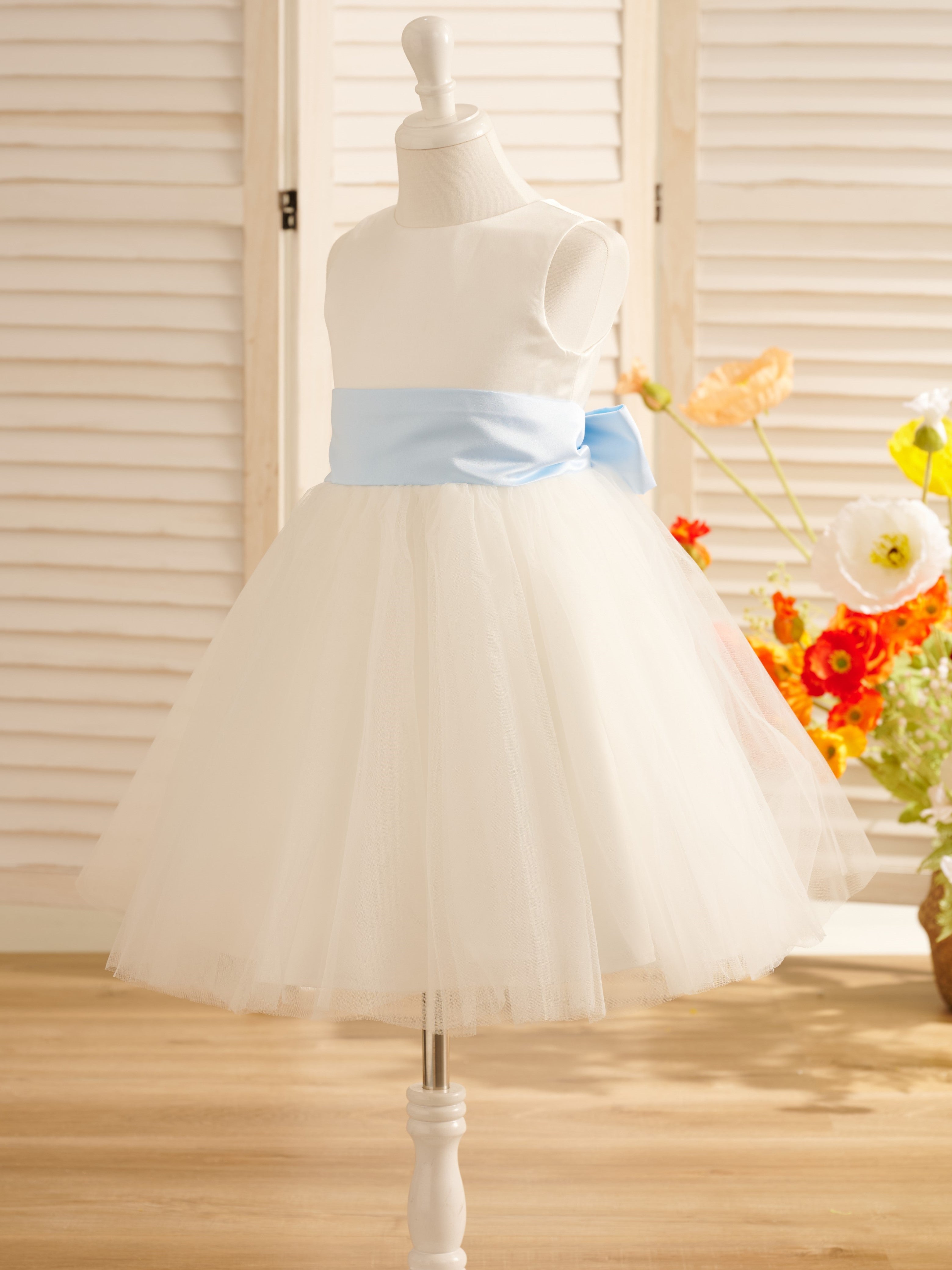 Knee-length Flower Girl Dress in Satin Tulle with A-Line Cut