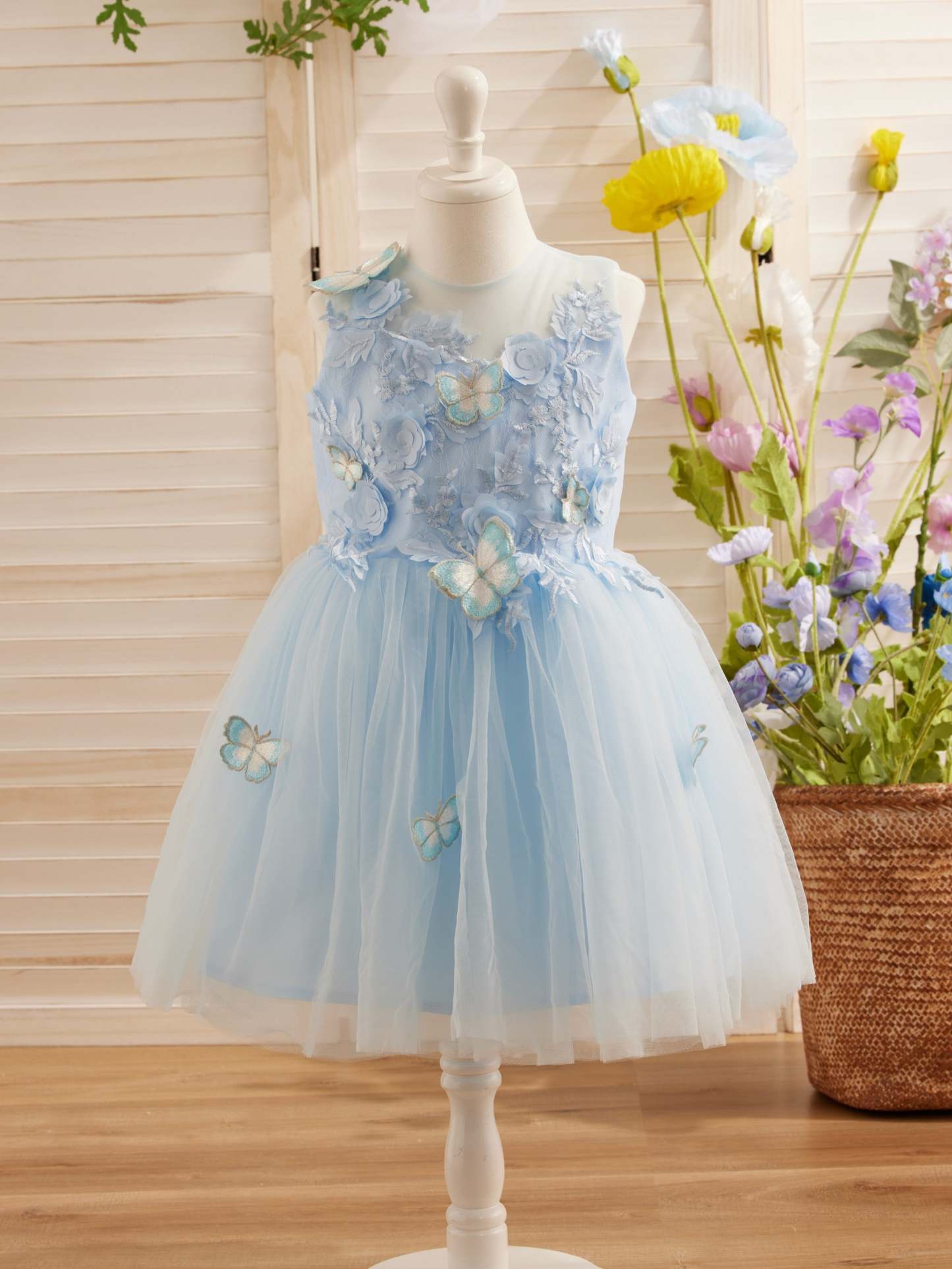 Knee-Length Flower Girl Dress in Sleeveless Lace Tulle