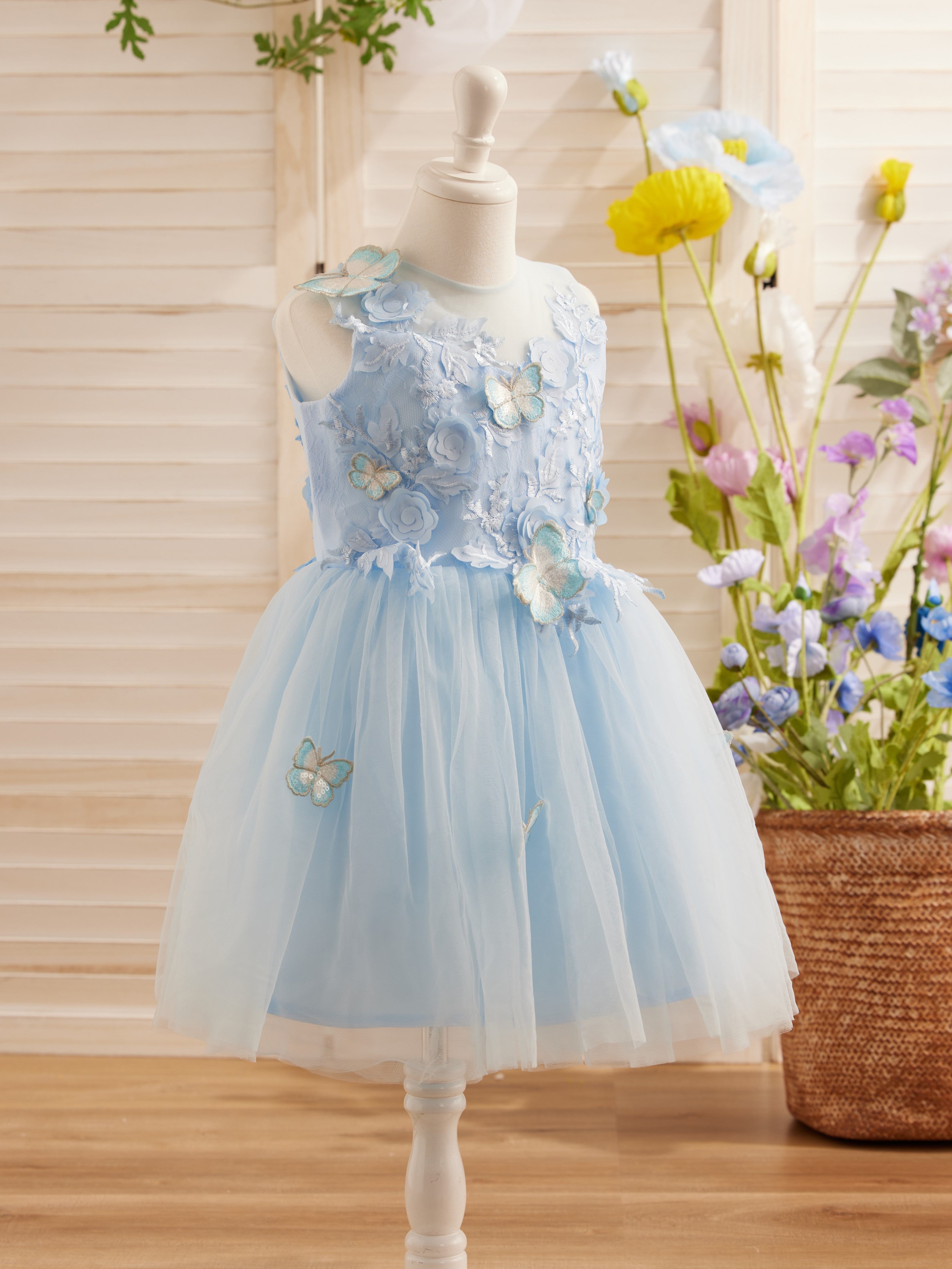 Knee-Length Flower Girl Dress in Sleeveless Lace Tulle