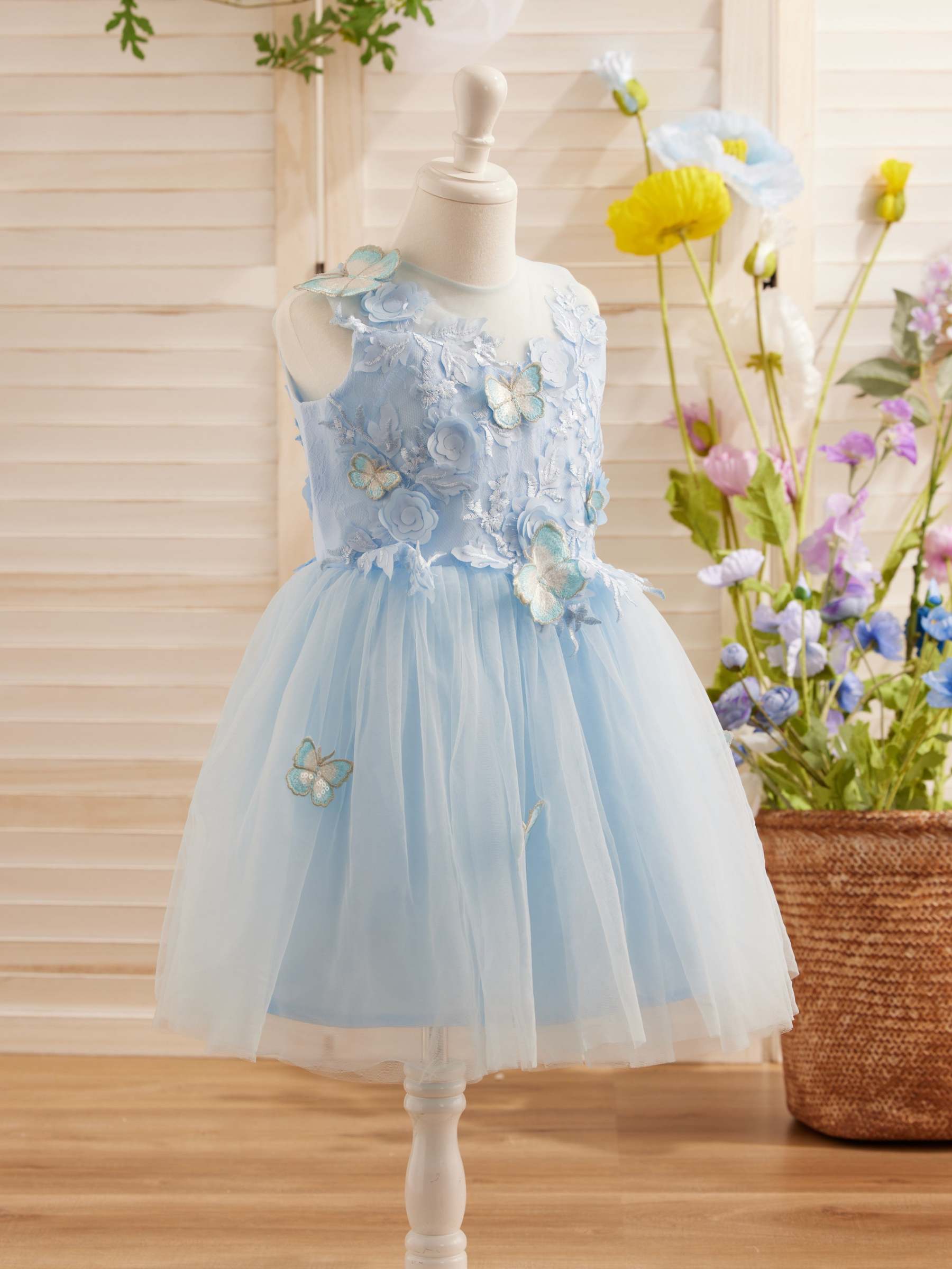 Knee-Length Flower Girl Dress in Sleeveless Lace Tulle