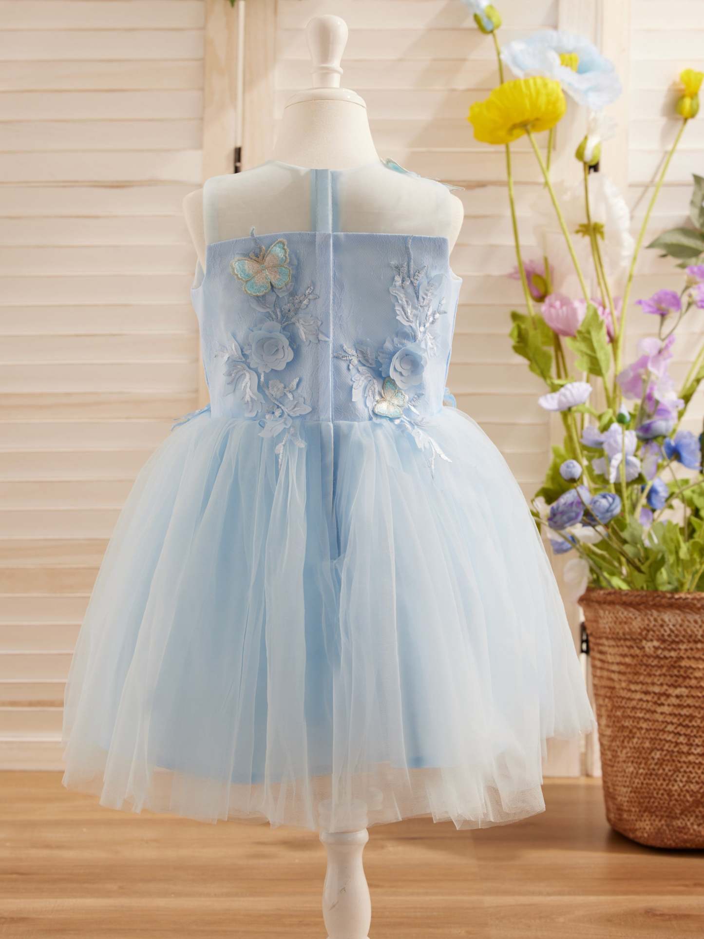 Knee-Length Flower Girl Dress in Sleeveless Lace Tulle