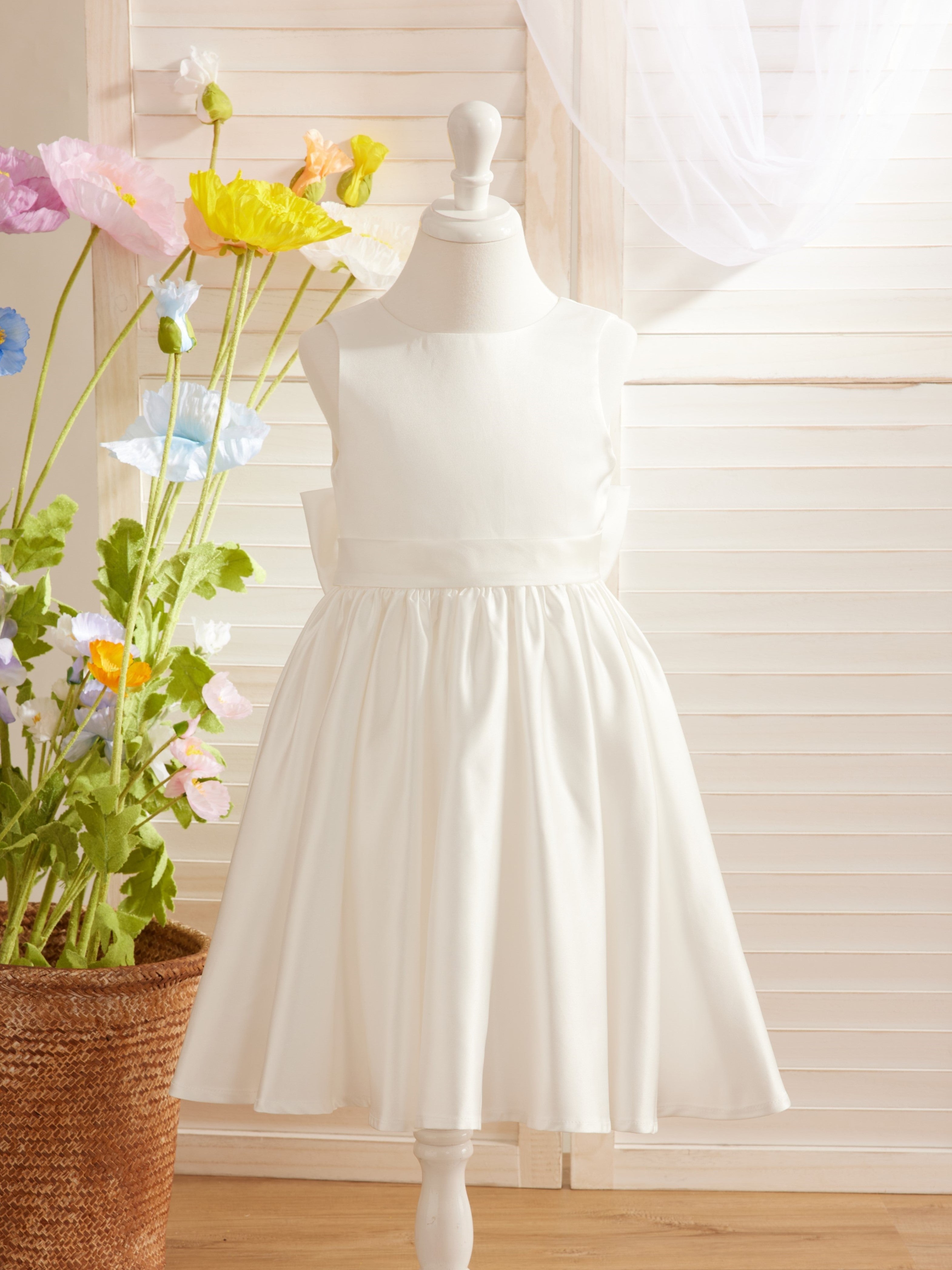 Knee-length Flower Girl Dress with Elegant A-line Satin V-Back Bow