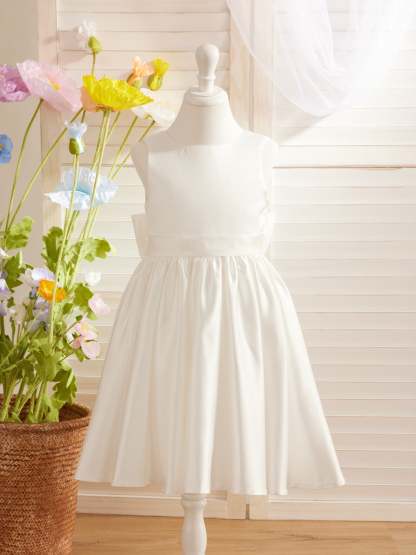 Knee-length Flower Girl Dress with Elegant A-line Satin V-Back Bow