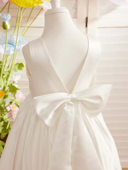 Knee-length Flower Girl Dress with Elegant A-line Satin V-Back Bow