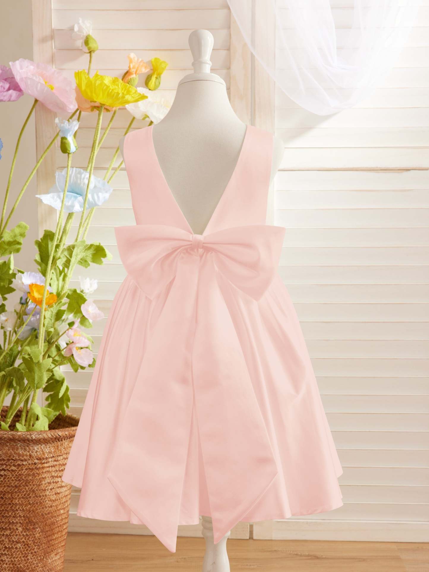 Knee-length Flower Girl Dress with Elegant A-line Satin V-Back Bow