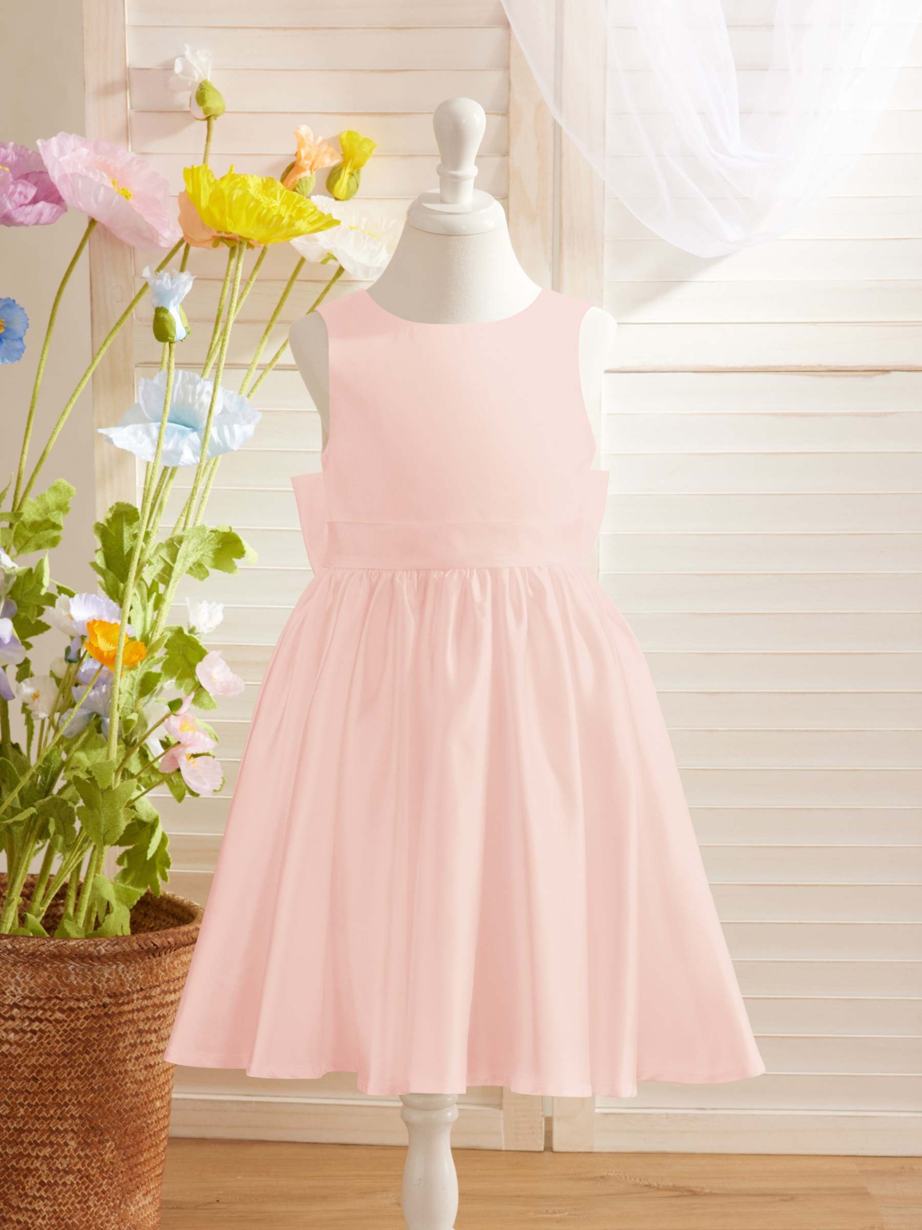 Knee-length Flower Girl Dress with Elegant A-line Satin V-Back Bow