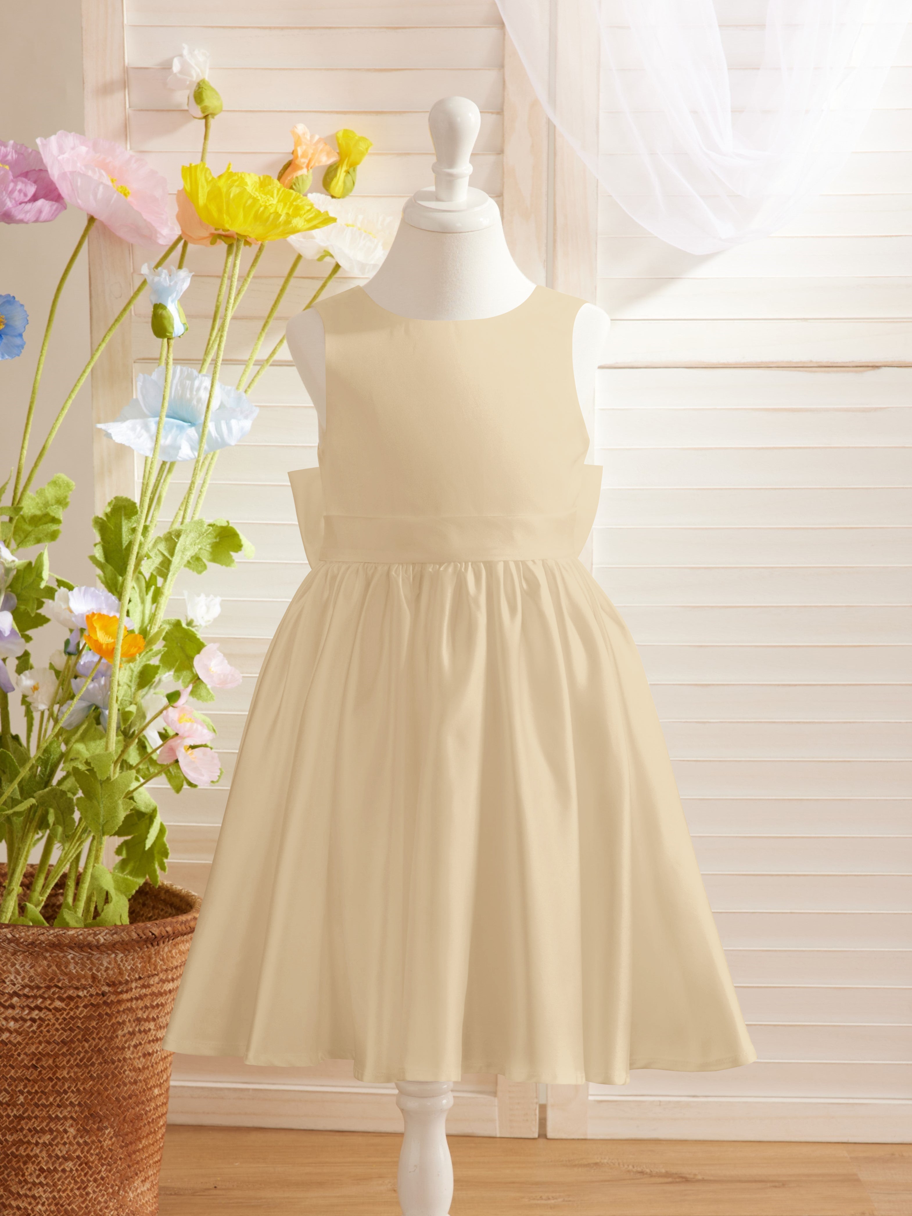 Knee-length Flower Girl Dress with Elegant A-line Satin V-Back Bow