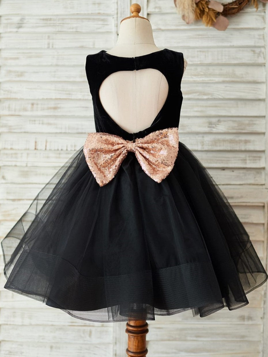 Knee-length Black Velvet Dress with Heart-Shaped Sequin Bow on Back