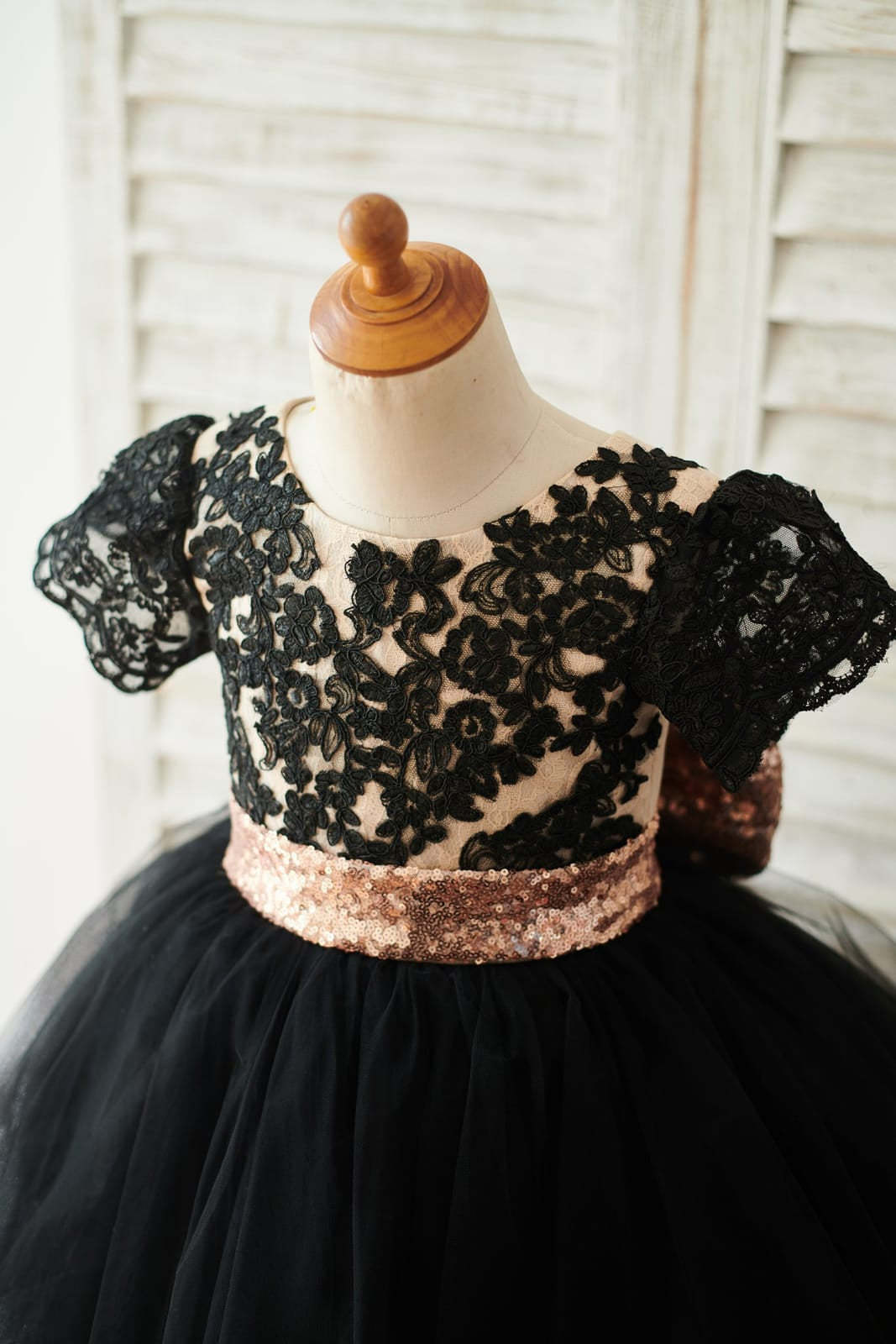 Knee-length Girl Dress in Elegant Black Lace with Tulle and Sequin Waist