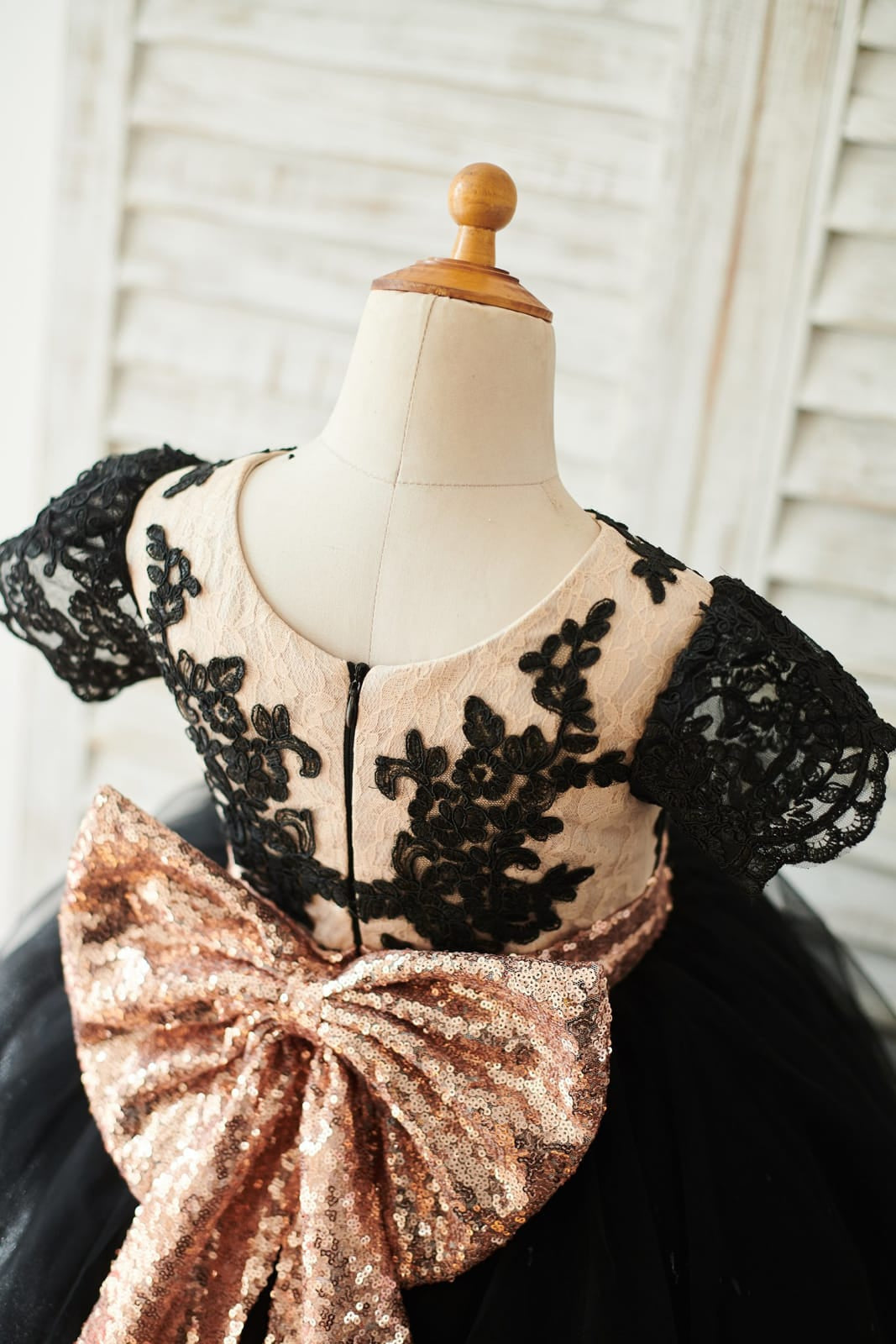 Knee-length Girl Dress in Elegant Black Lace with Tulle and Sequin Waist