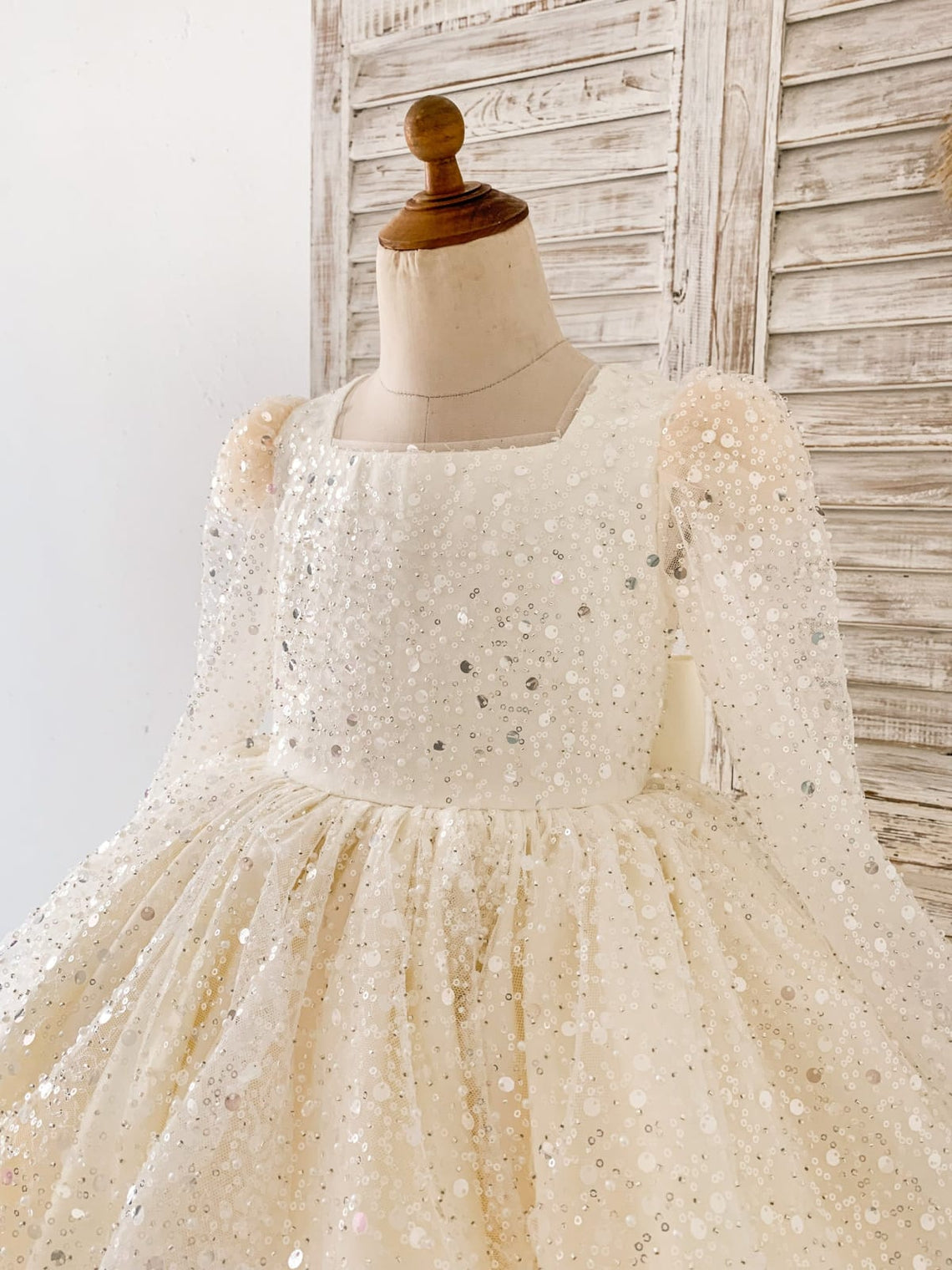 Ivory Knee-length Dress in Satin