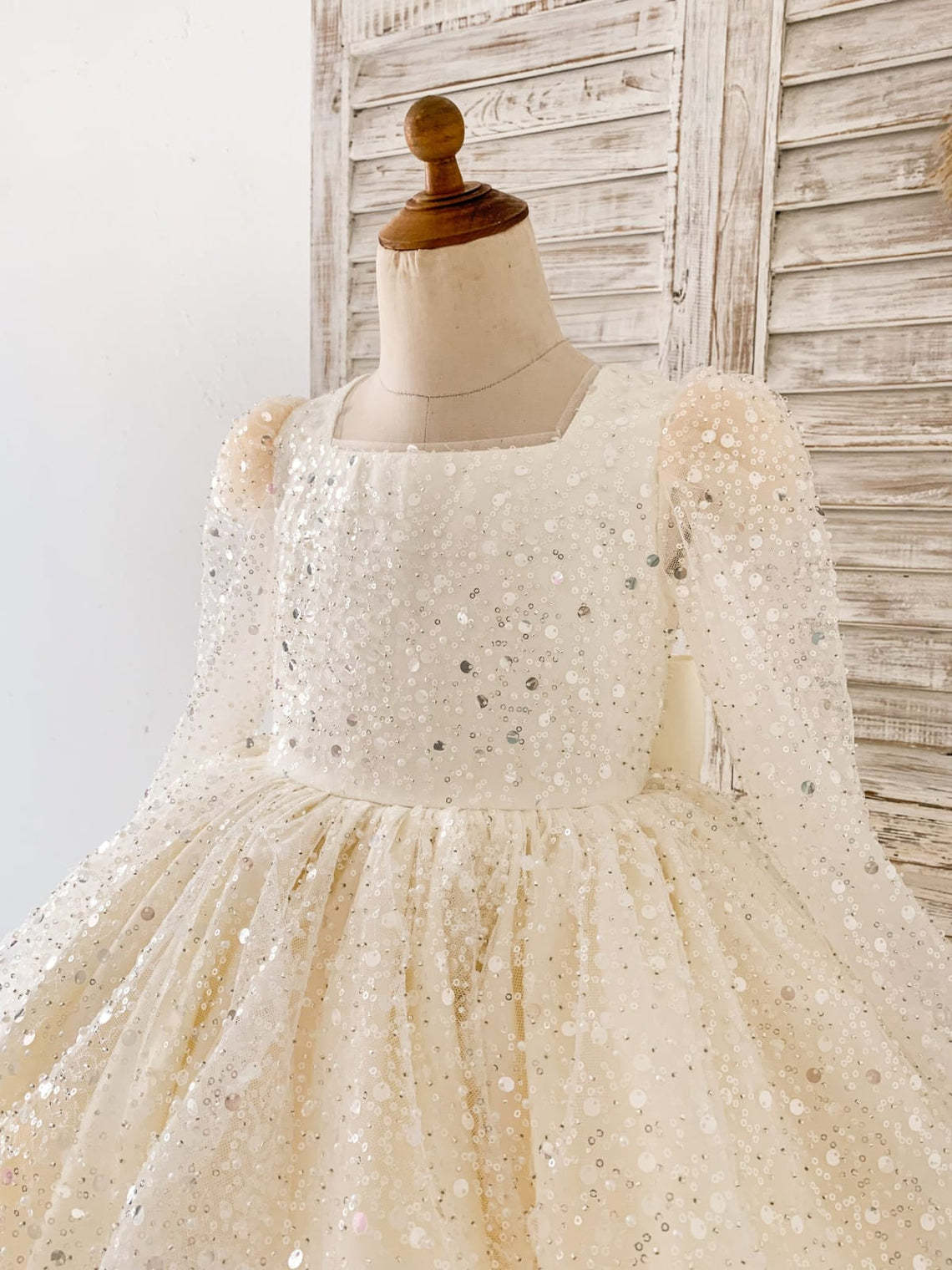 Ivory Knee-length Dress in Satin