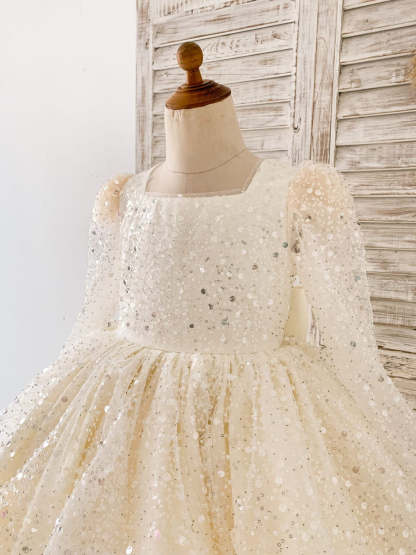 Ivory Knee-length Dress in Satin