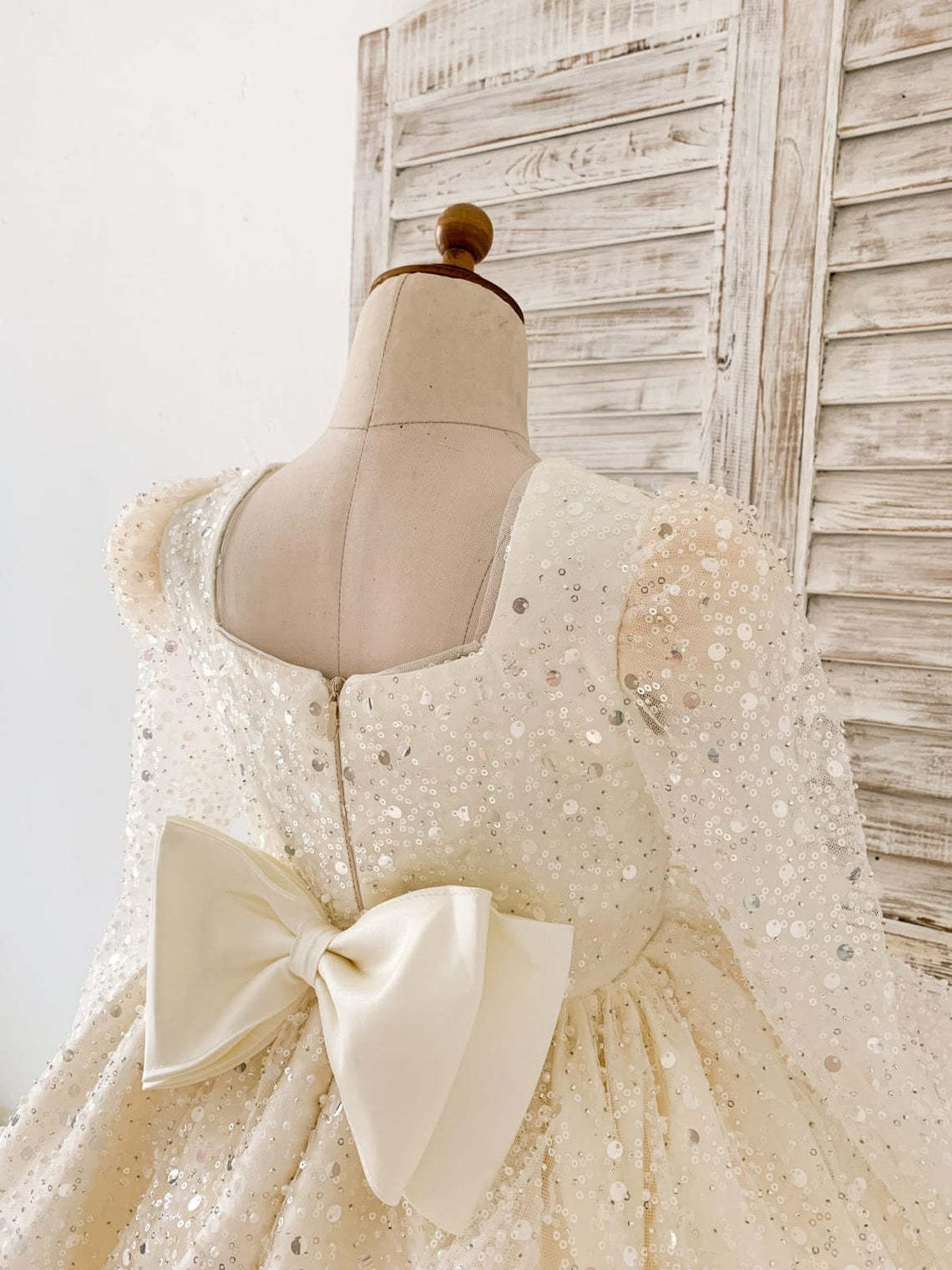 Ivory Knee-length Dress in Satin