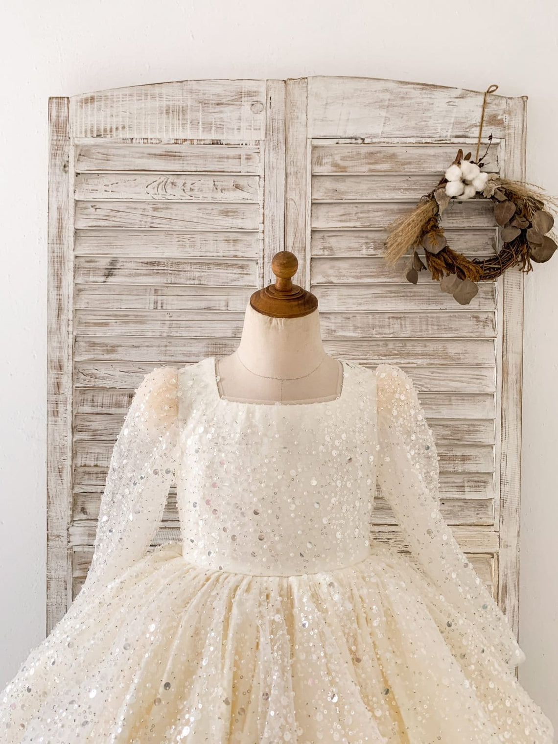 Ivory Knee-length Dress in Satin