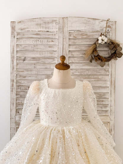 Ivory Knee-length Dress in Satin