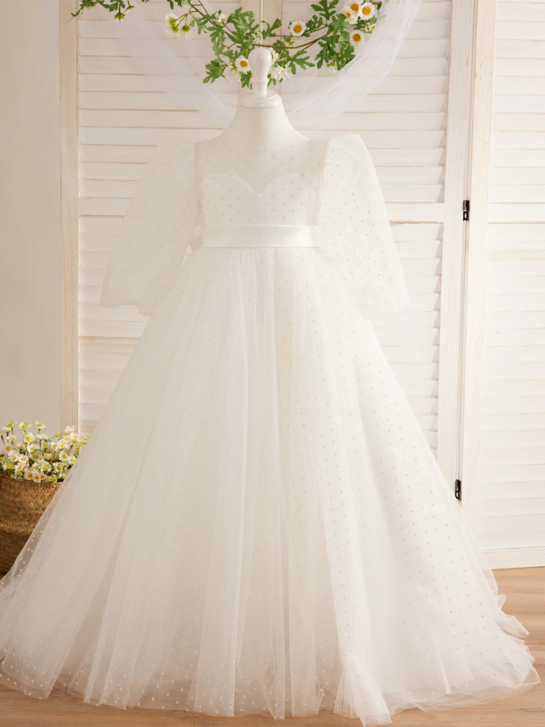 Graceful Polka Dot Tulle Dress with Puff Sleeves and Sweep Train for First Communion