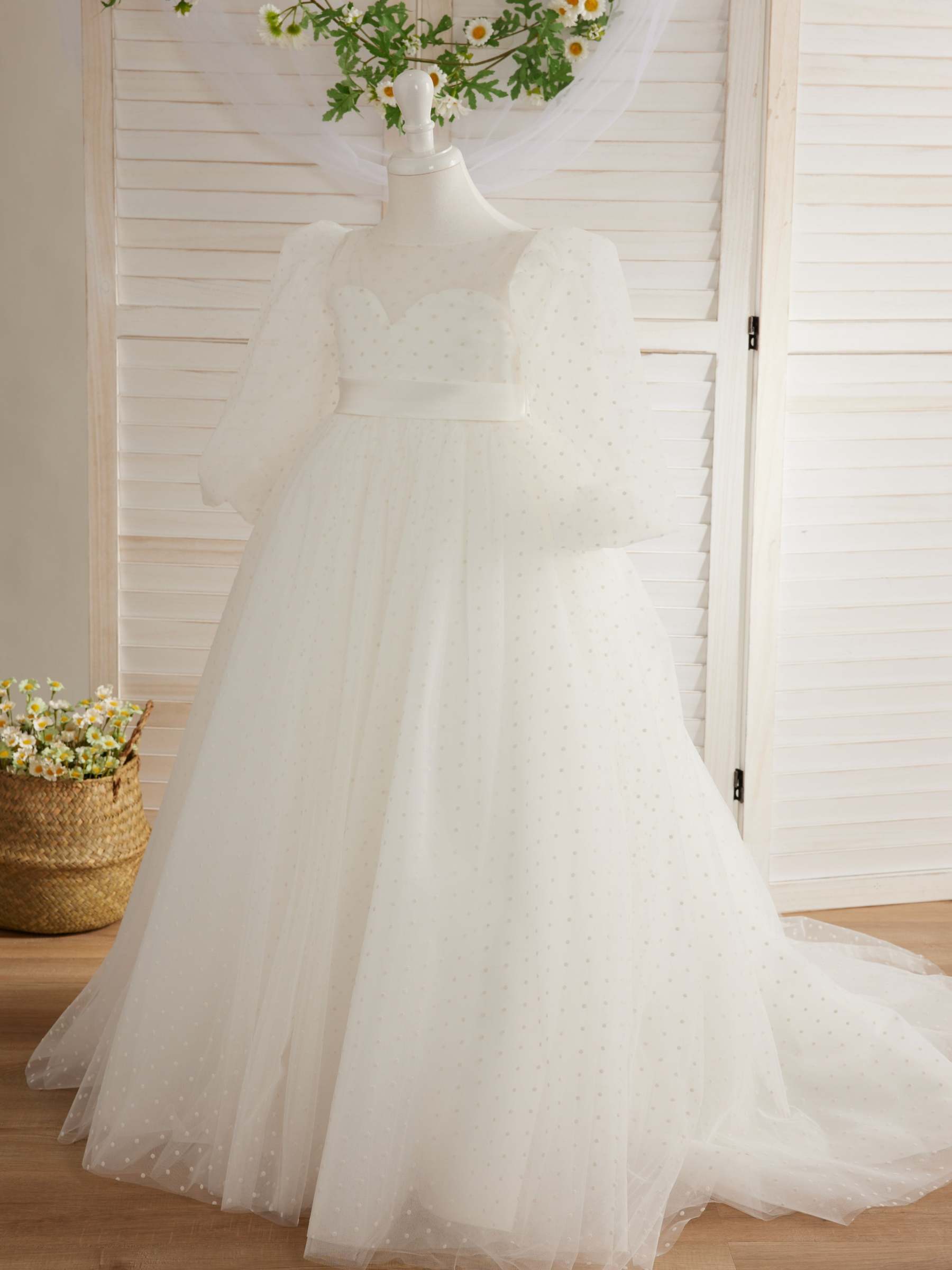 Graceful Polka Dot Tulle Dress with Puff Sleeves and Sweep Train for First Communion