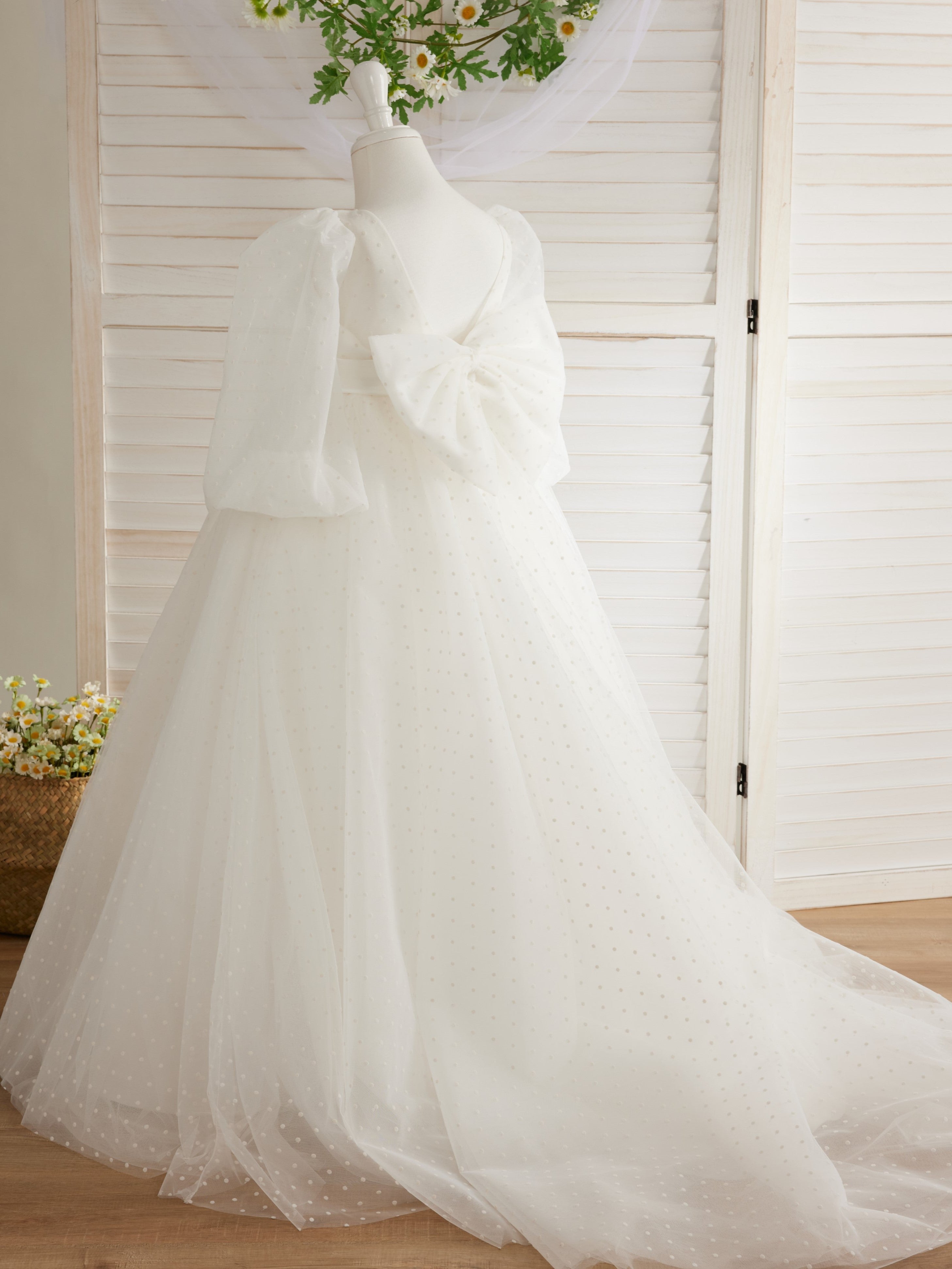 Graceful Polka Dot Tulle Dress with Puff Sleeves and Sweep Train for First Communion