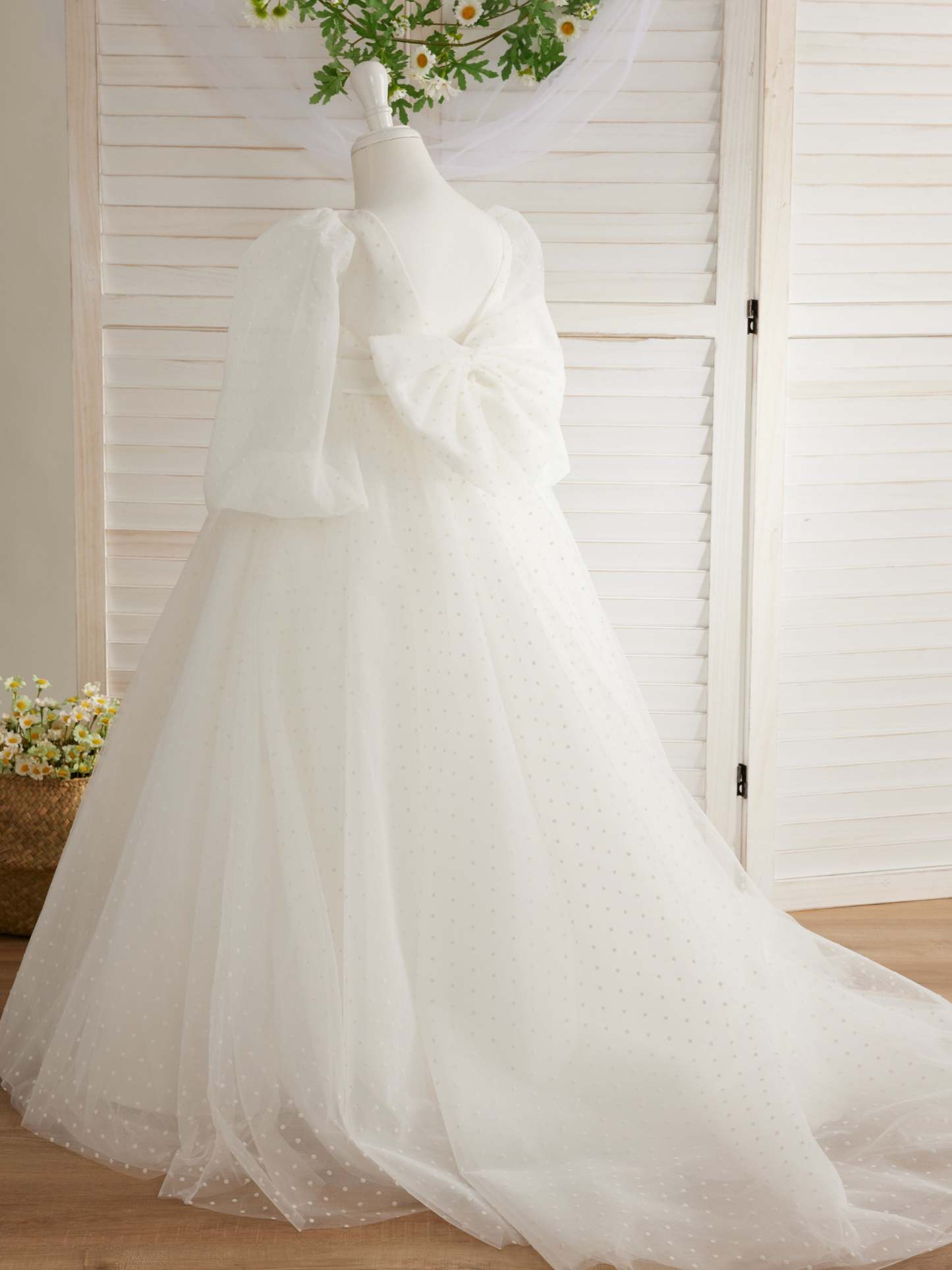 Graceful Polka Dot Tulle Dress with Puff Sleeves and Sweep Train for First Communion