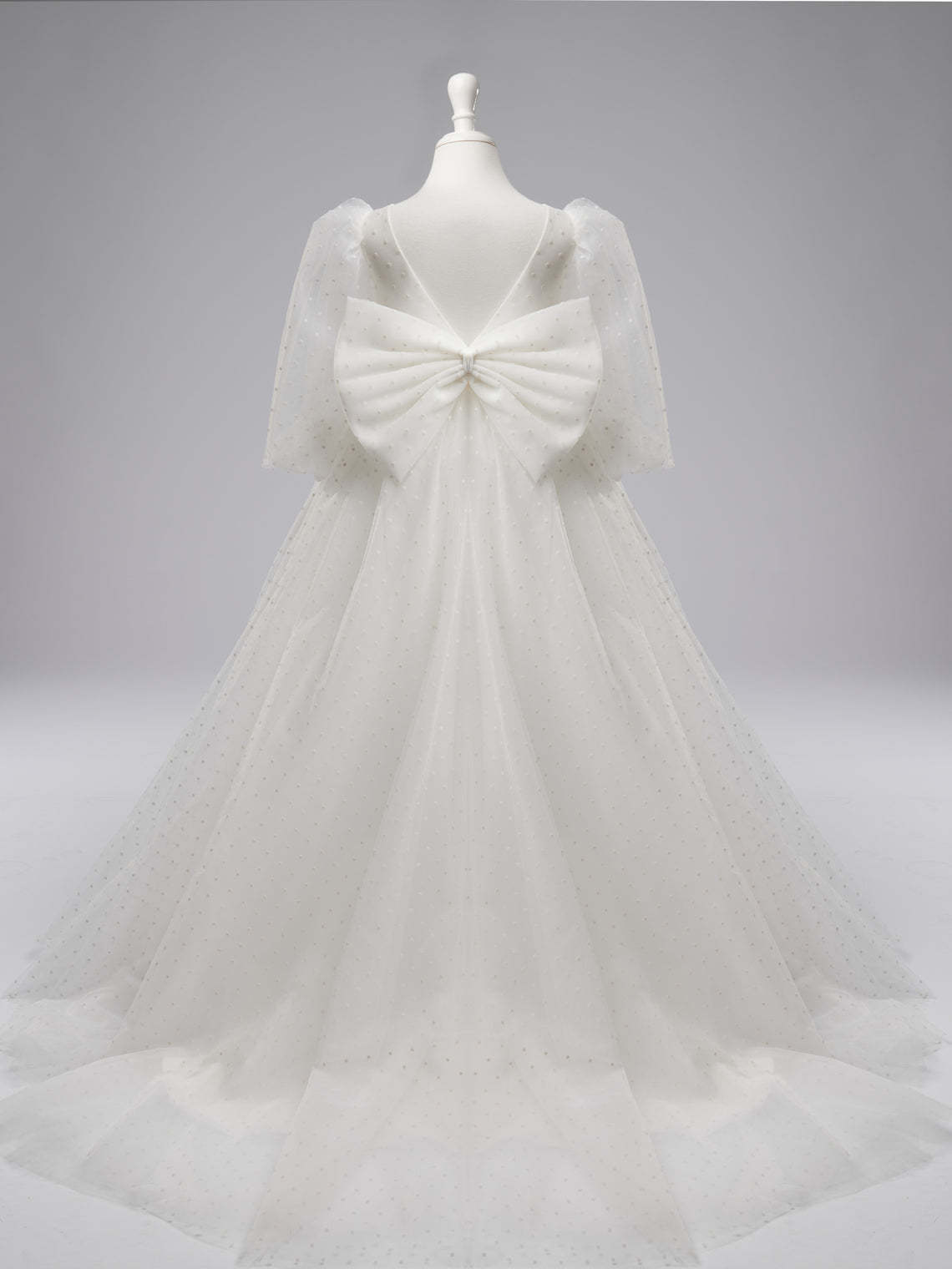 Graceful Polka Dot Tulle Dress with Puff Sleeves and Sweep Train for First Communion