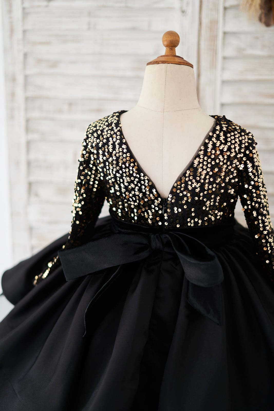 Black Knee-length Dress with Sequins