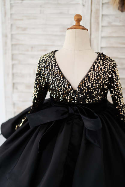 Black Knee-length Dress with Sequins