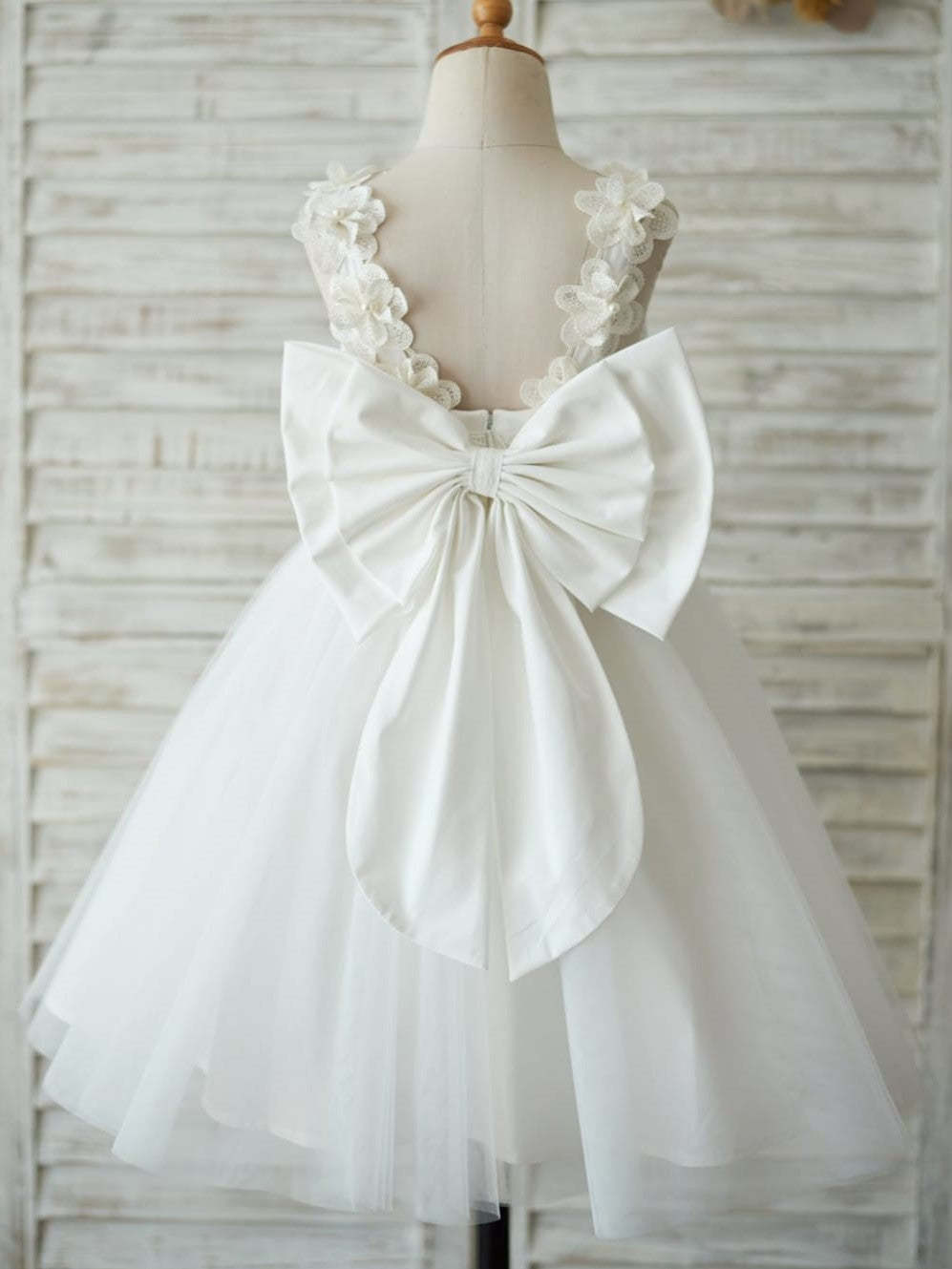 Knee-length Flower Girl Dress with 3D Lace Tulle