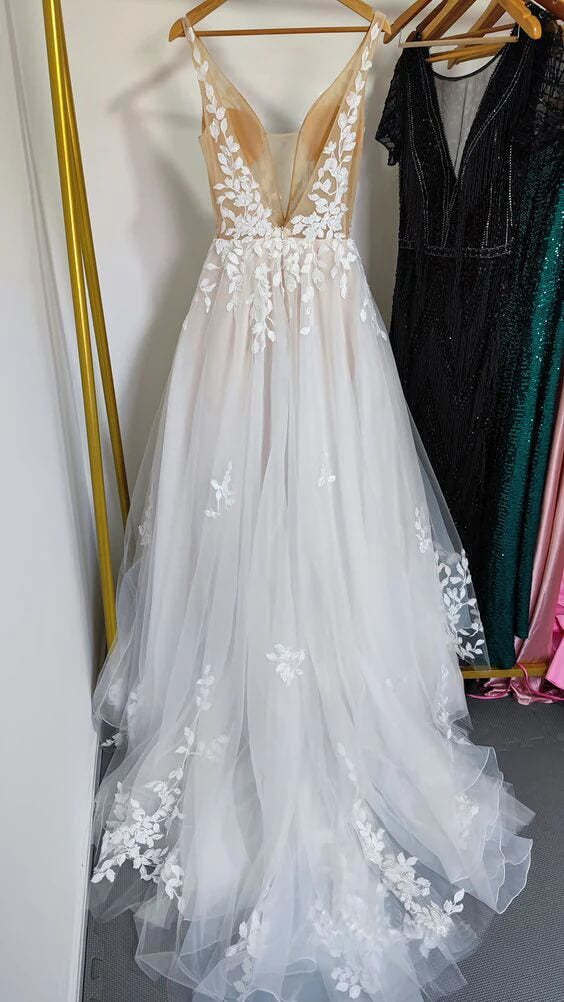 V-Neck Princess A-Line Floor-Length Lace Bridal Gown