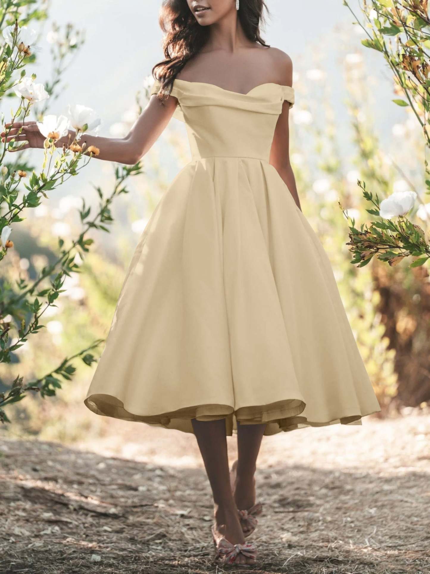 Elegant Off-the-Shoulder Satin Wedding Gown in A-Line/Princess Tea-Length