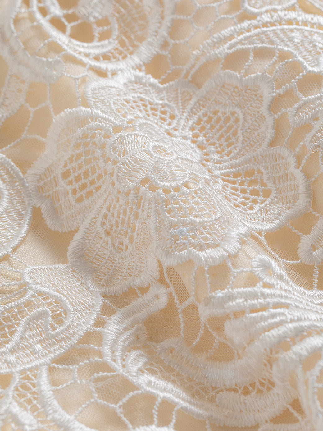 Sweetheart Off-the-Shoulder Floor-Length Trumpet/Mermaid Wedding Dresses Featuring Appliques