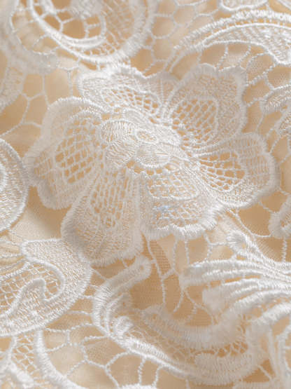 Sweetheart Off-the-Shoulder Floor-Length Trumpet/Mermaid Wedding Dresses Featuring Appliques