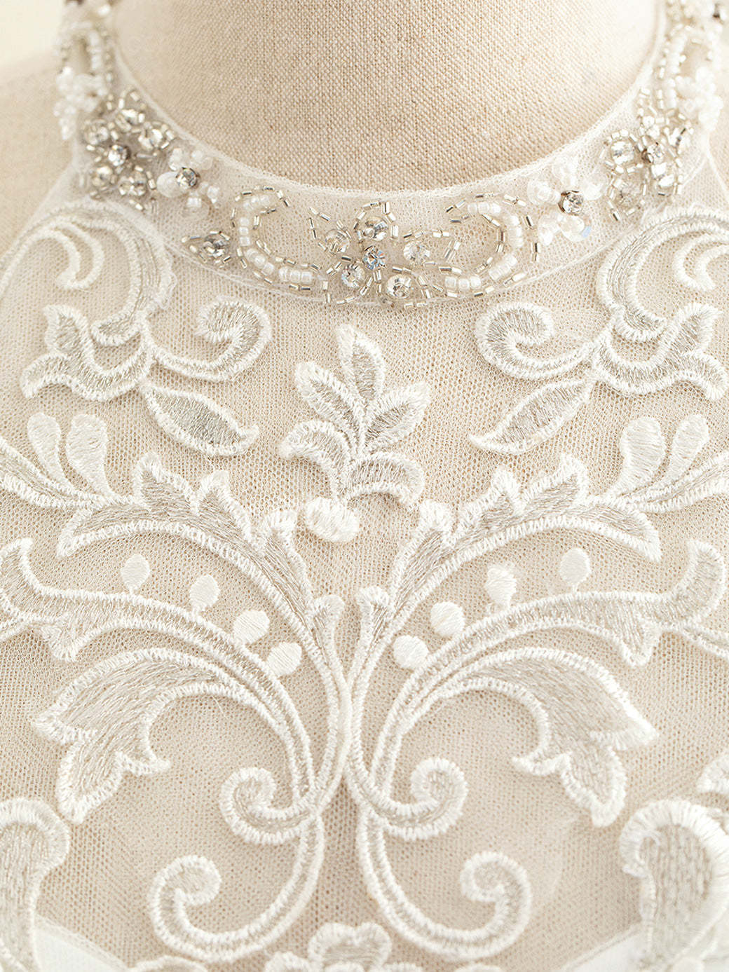 Floor-Length Halter Neck A-Line Wedding Dress with Lace Embroidery