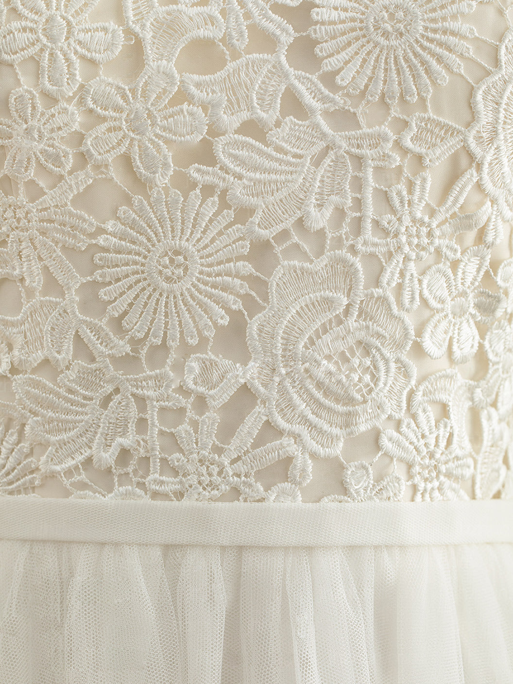 Floor-length A-Line Wedding Dress with Scoop Neck, 3/4 Sleeves, and Appliques