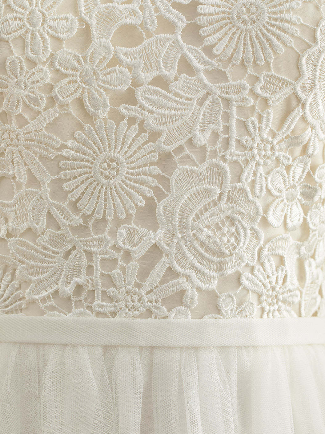 Floor-length A-Line Wedding Dress with Scoop Neck, 3/4 Sleeves, and Appliques