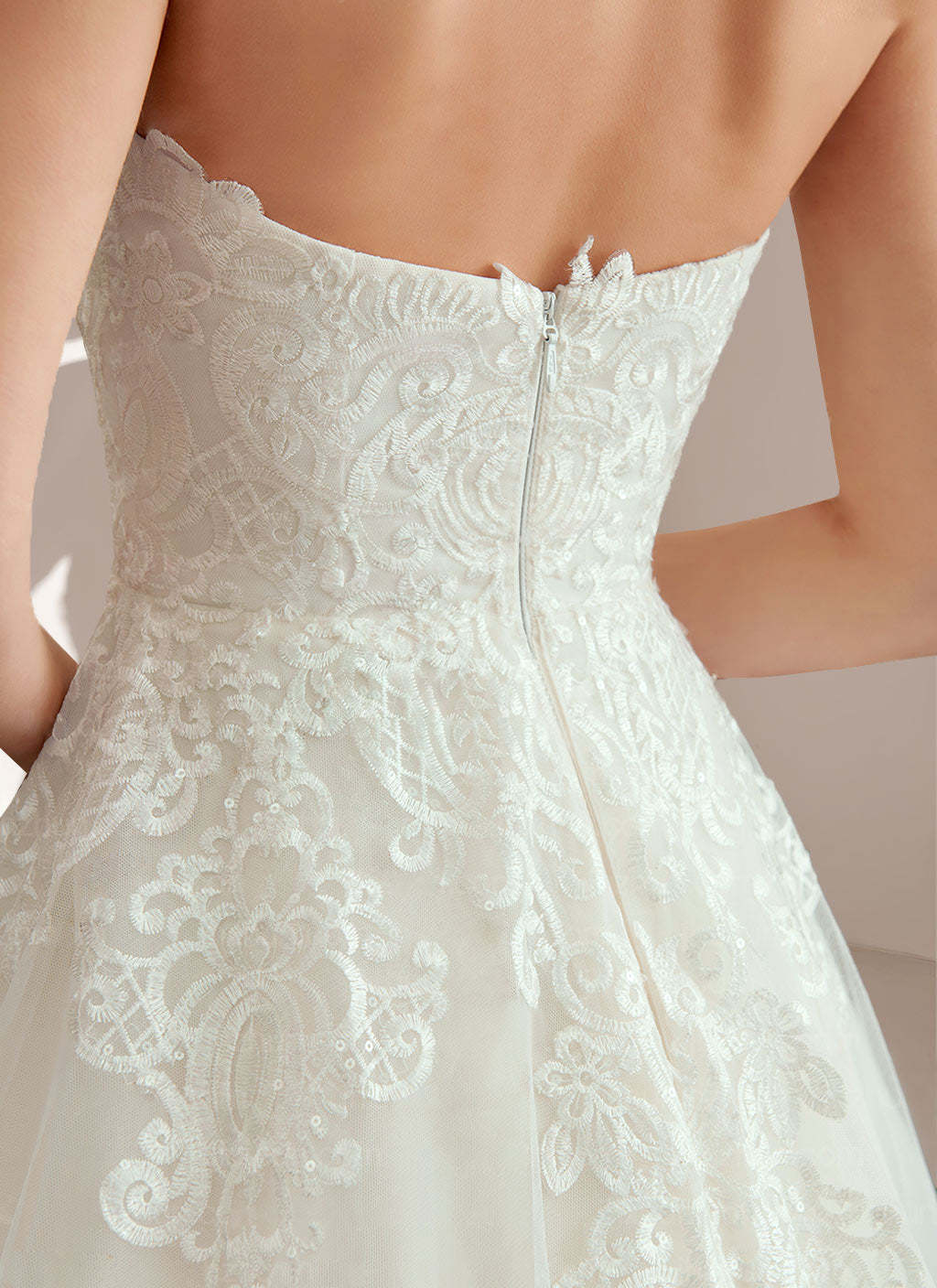 Strapless Sleeveless A-Line Princess Floor-Length Wedding Dress with Lace and Applique
