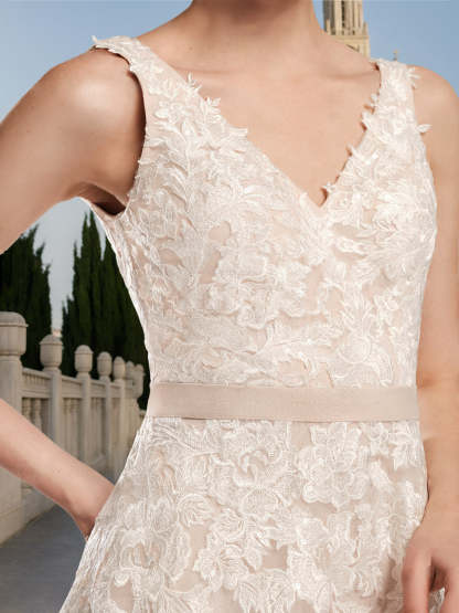 Sleeveless Floor-Length A-Line Wedding Dress with V-Neck and Appliques