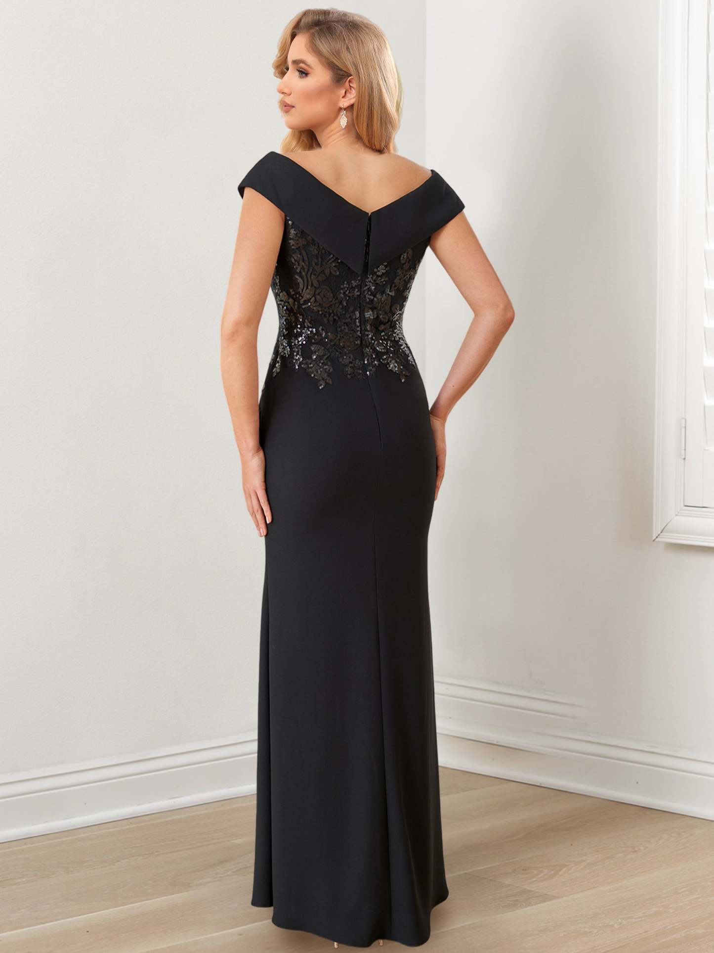 Floor-Length V-Neck Sheath/Column Gowns for the Mother of the Bride