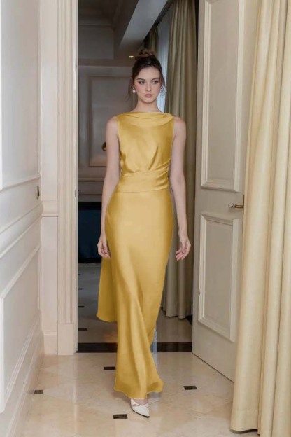 Long Slimming Sleeveless Prom Dress Flowy Backless With Pleated