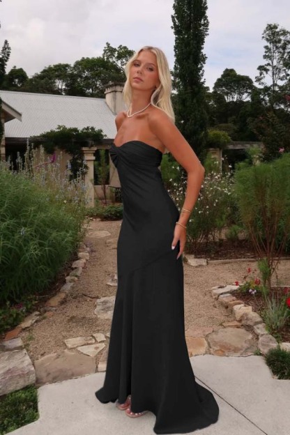 Charming Sleeveless Strapless Long Mermaid Prom Dress With Pleated